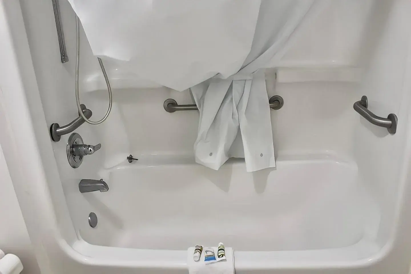 Family Room - Disability Access in AmeriVu Inn And Suites Family Room - Disability Access in AmeriVu Inn And Suites