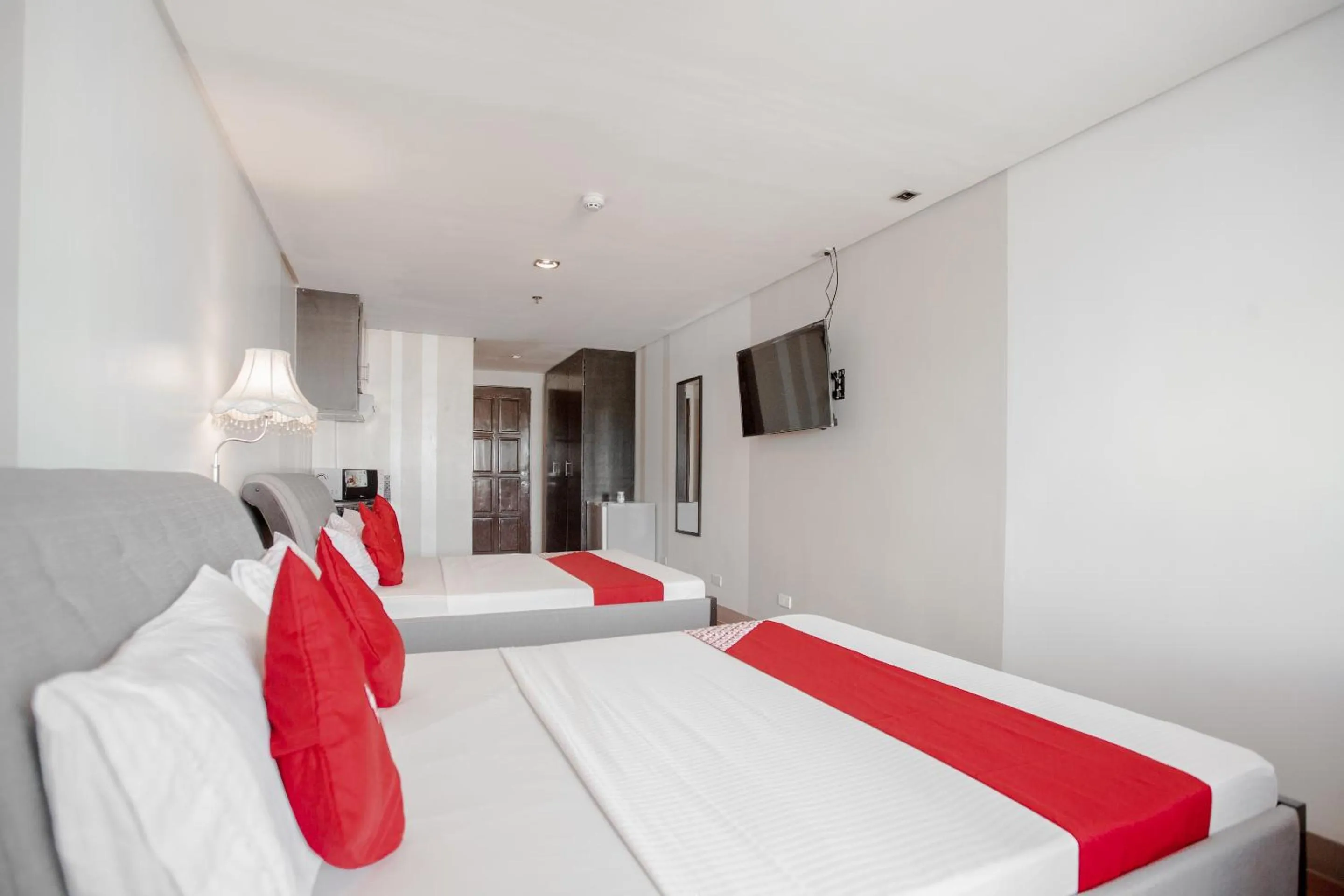 Bedroom, Bed in Super OYO 714 Haeinsa Condotel