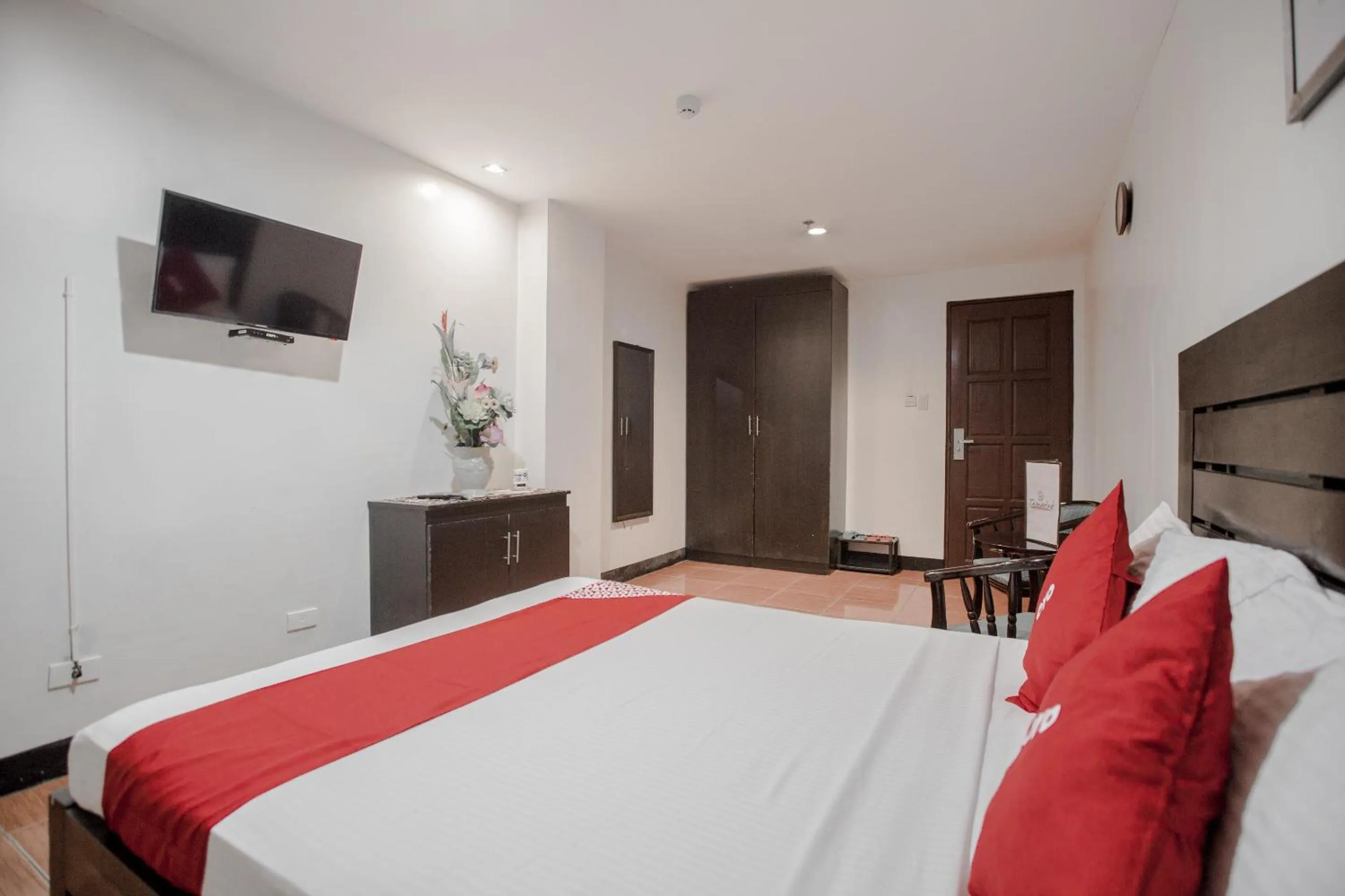 Bedroom, Bed in Super OYO 714 Haeinsa Condotel