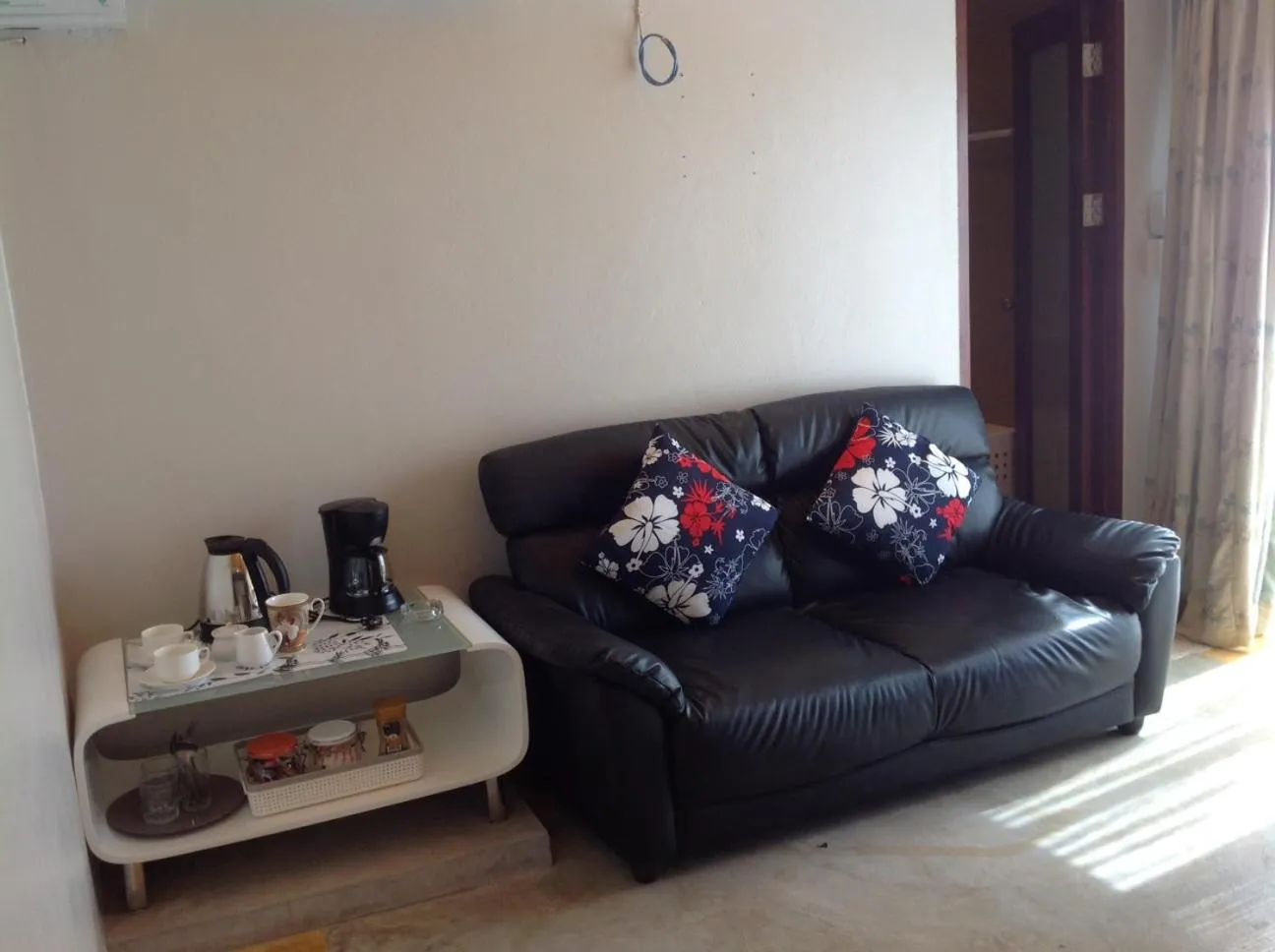 Living room in Penn Sunset Villa 4