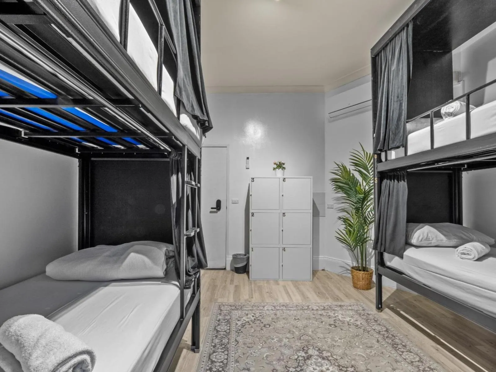 Photo of the whole room, Bed in AZZURRO POD HOTEL Darling Harbour- Near ICC