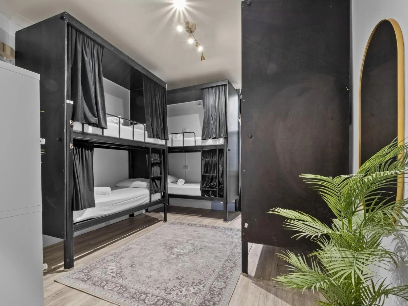 Bed in AZZURRO POD HOTEL Darling Harbour- Near ICC