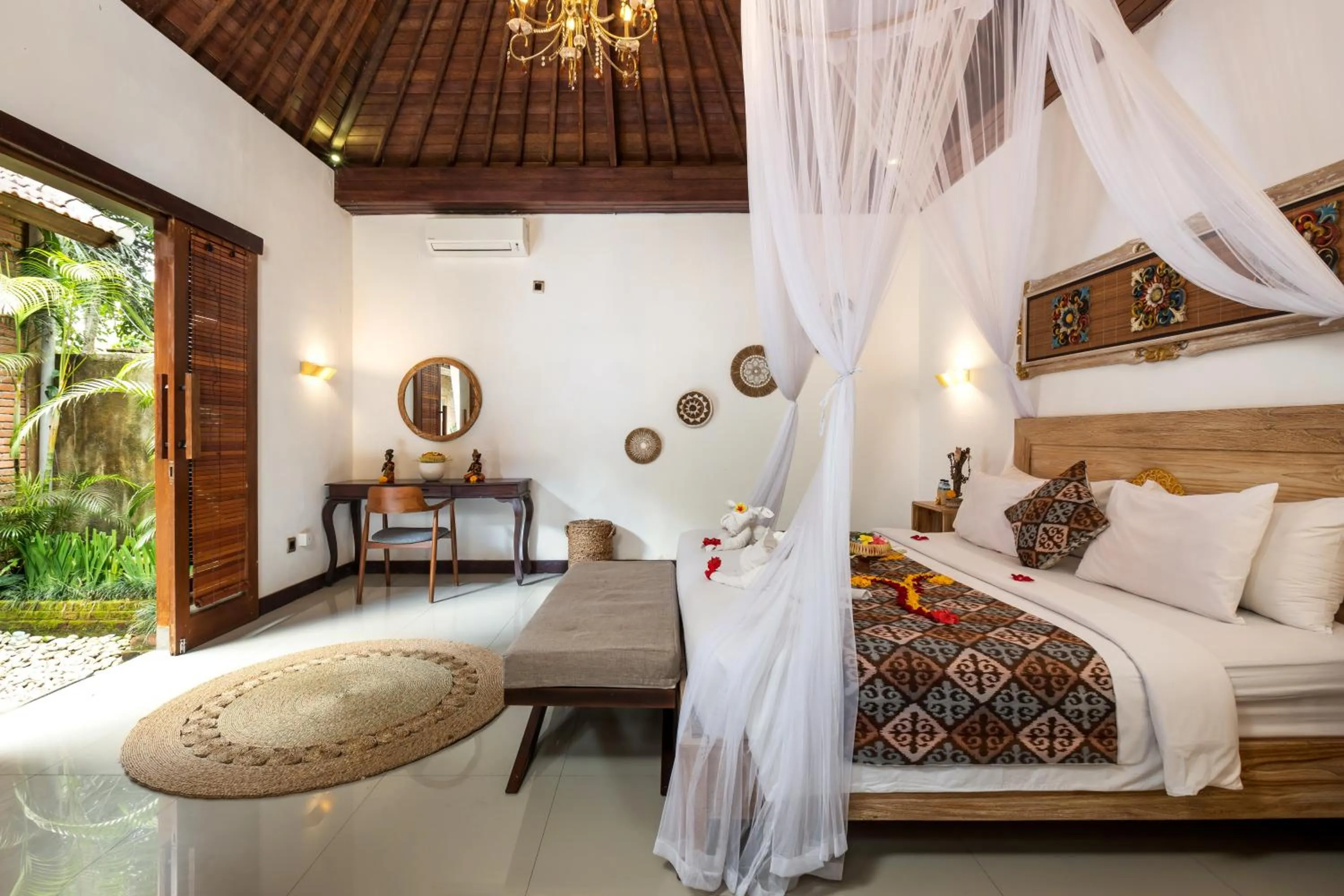 Bed in Ubud Raya Villa