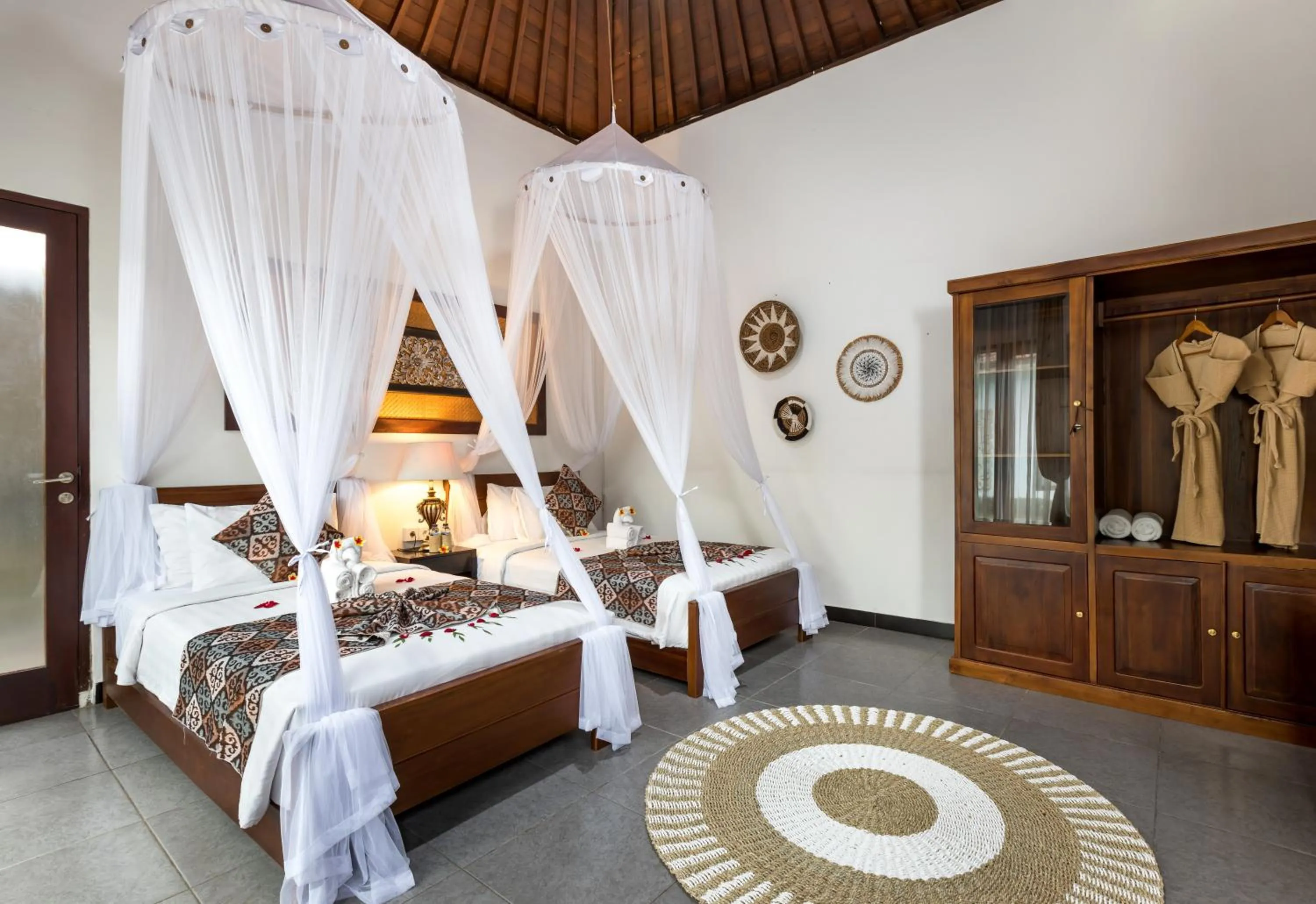 Bed in Ubud Raya Villa