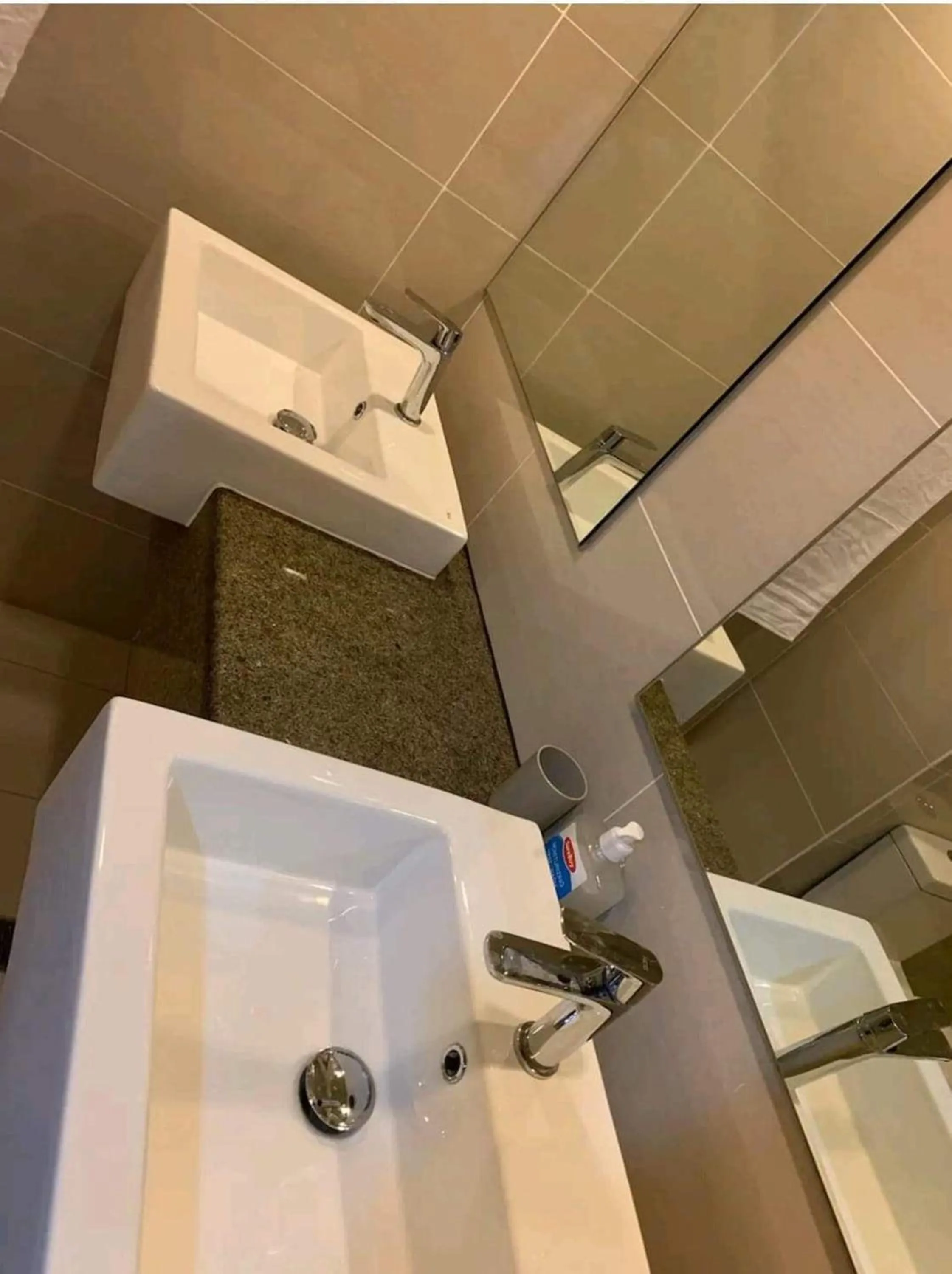 Shower in One Manchester Place by Hiverooms