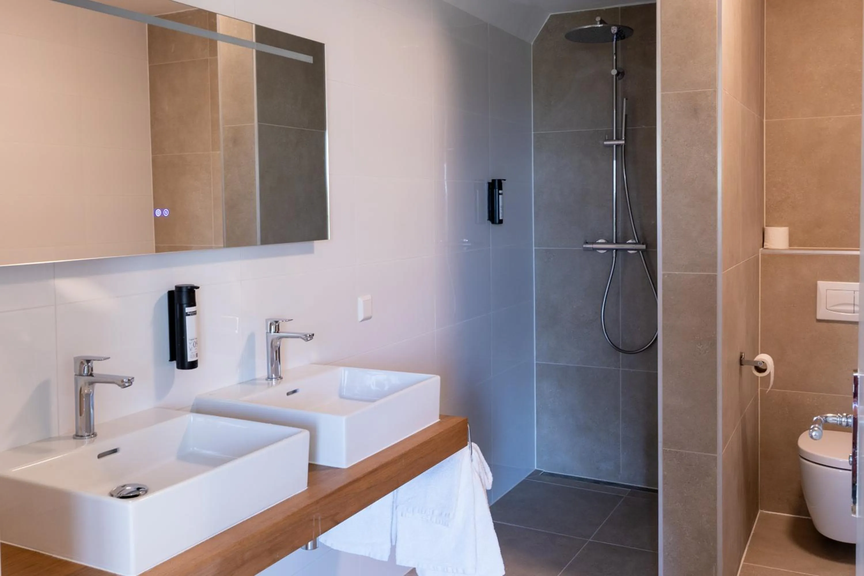 Bathroom in Parkhotel Mastbosch Breda