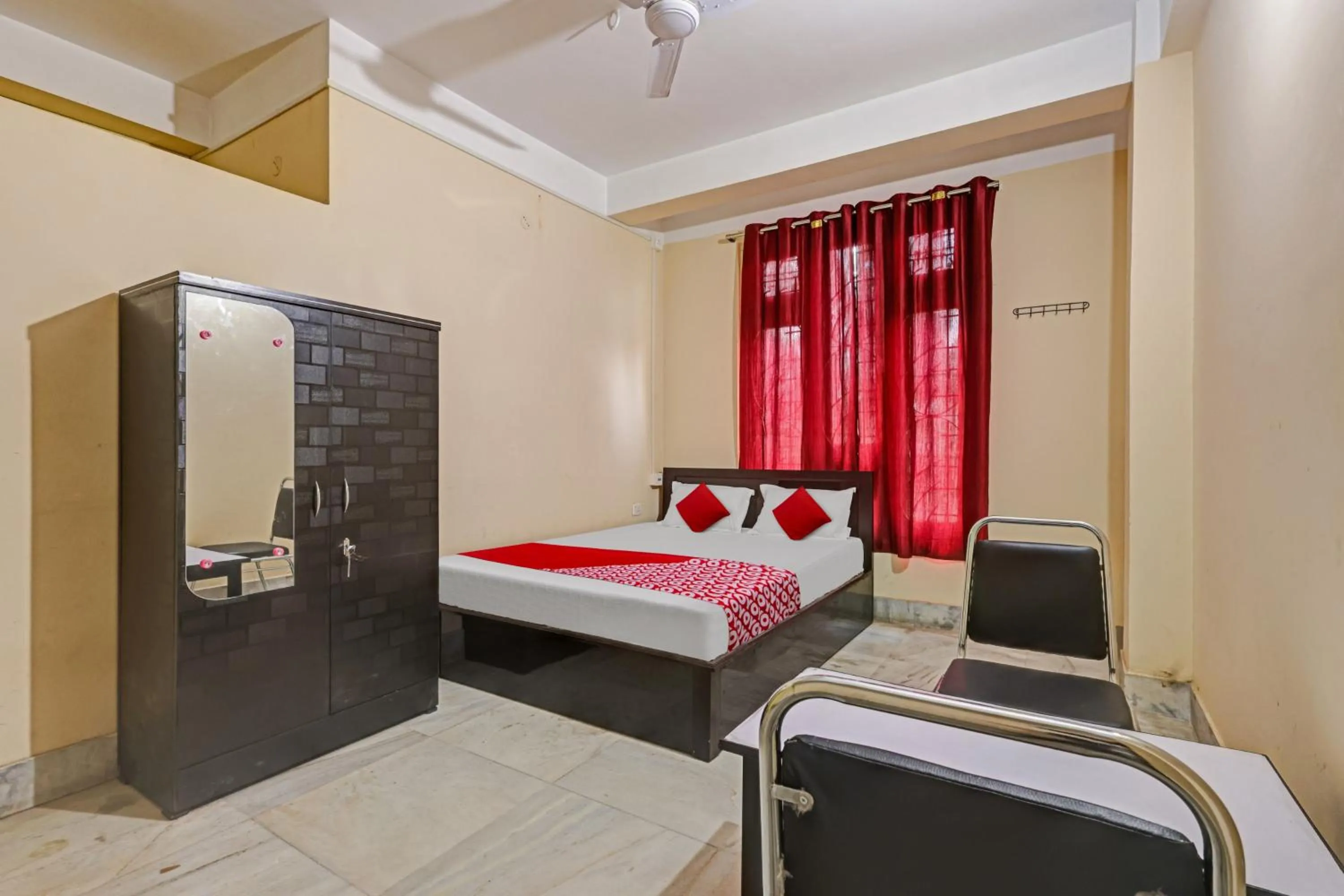 Bedroom, Bed in Hotel O Metro Guest House