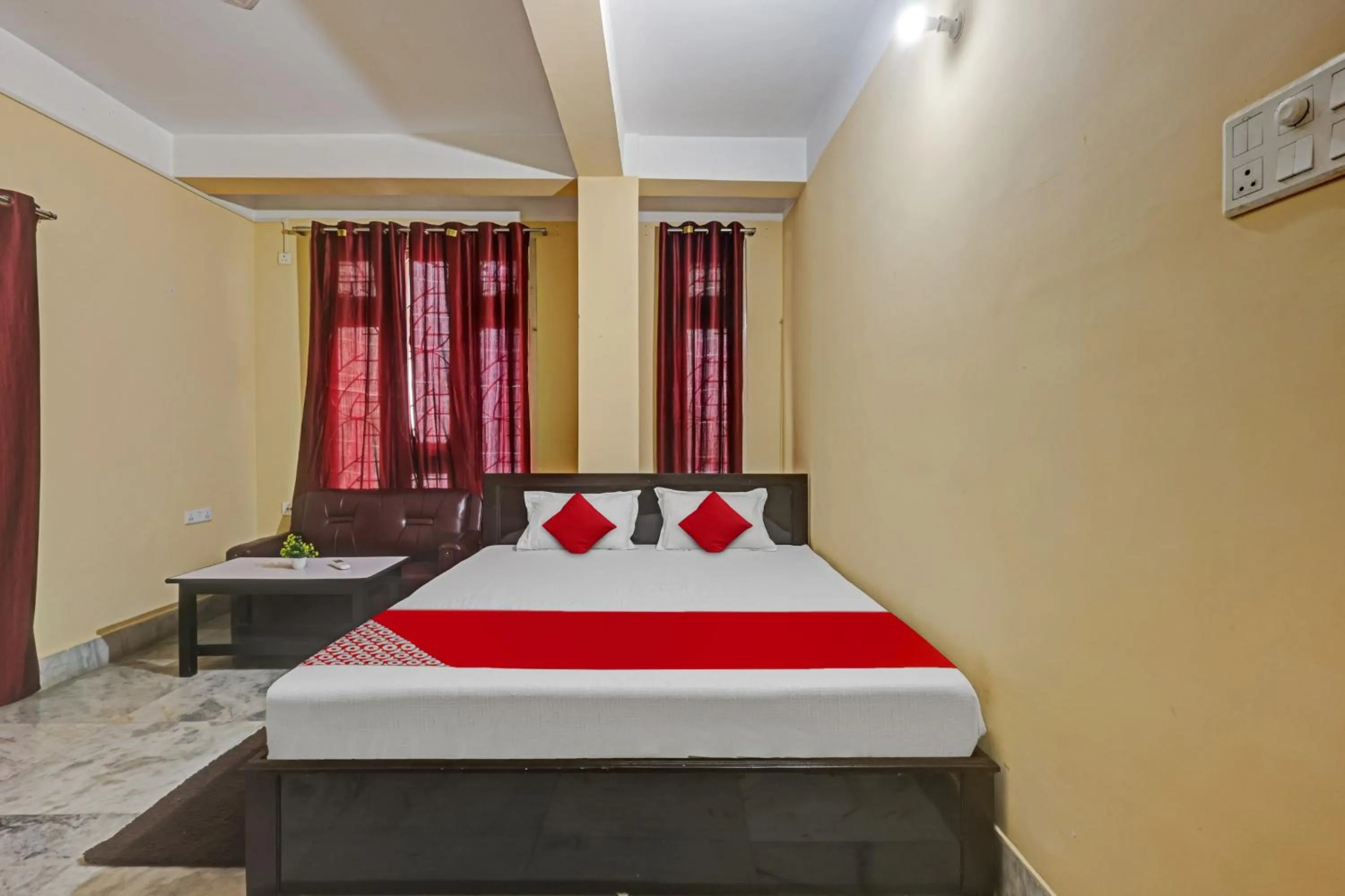 Bedroom, Bed in Hotel O Metro Guest House