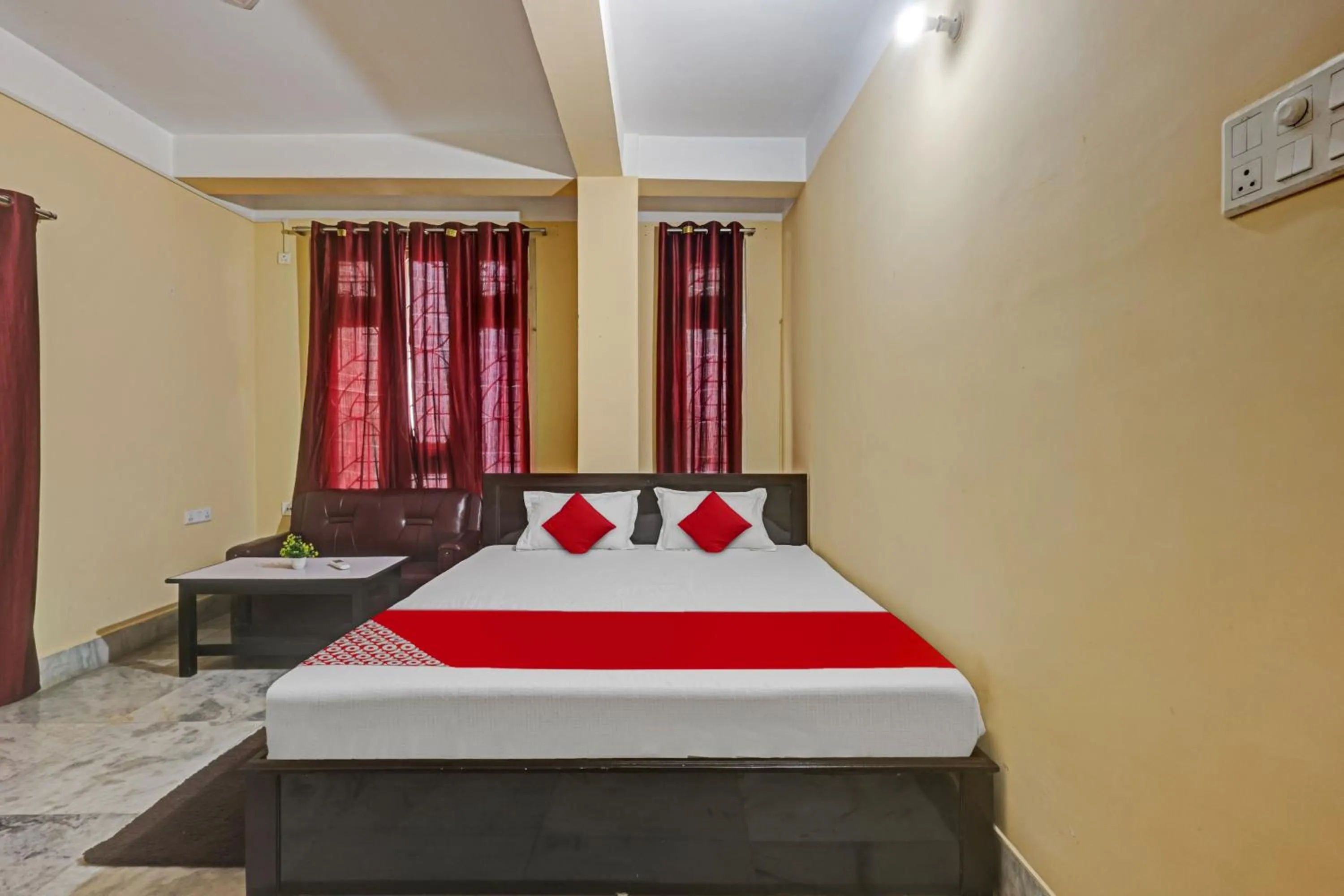 Bedroom, Bed in Hotel O Metro Guest House