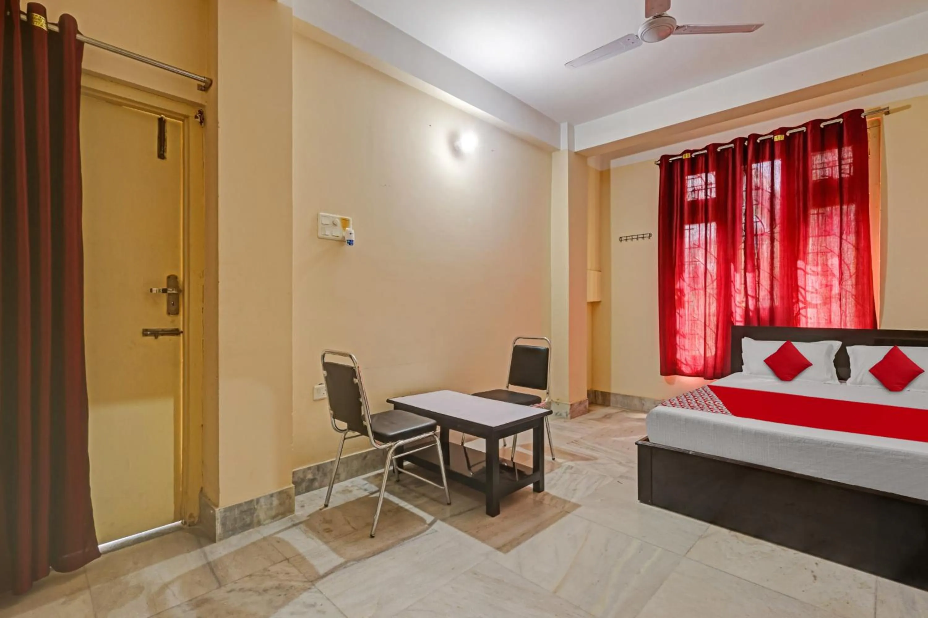 Bedroom, Bed in Hotel O Metro Guest House