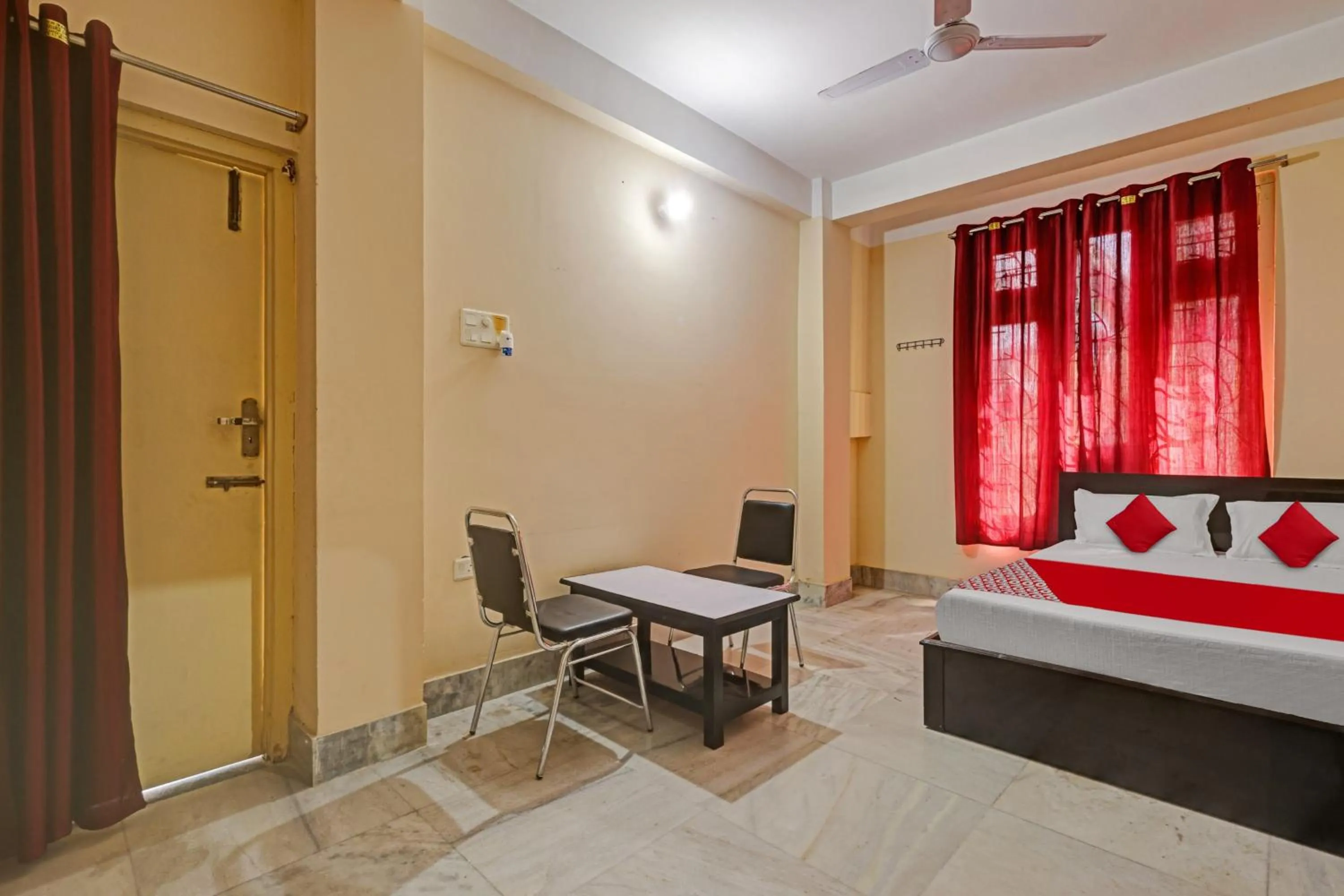 Bedroom, Bed in Hotel O Metro Guest House