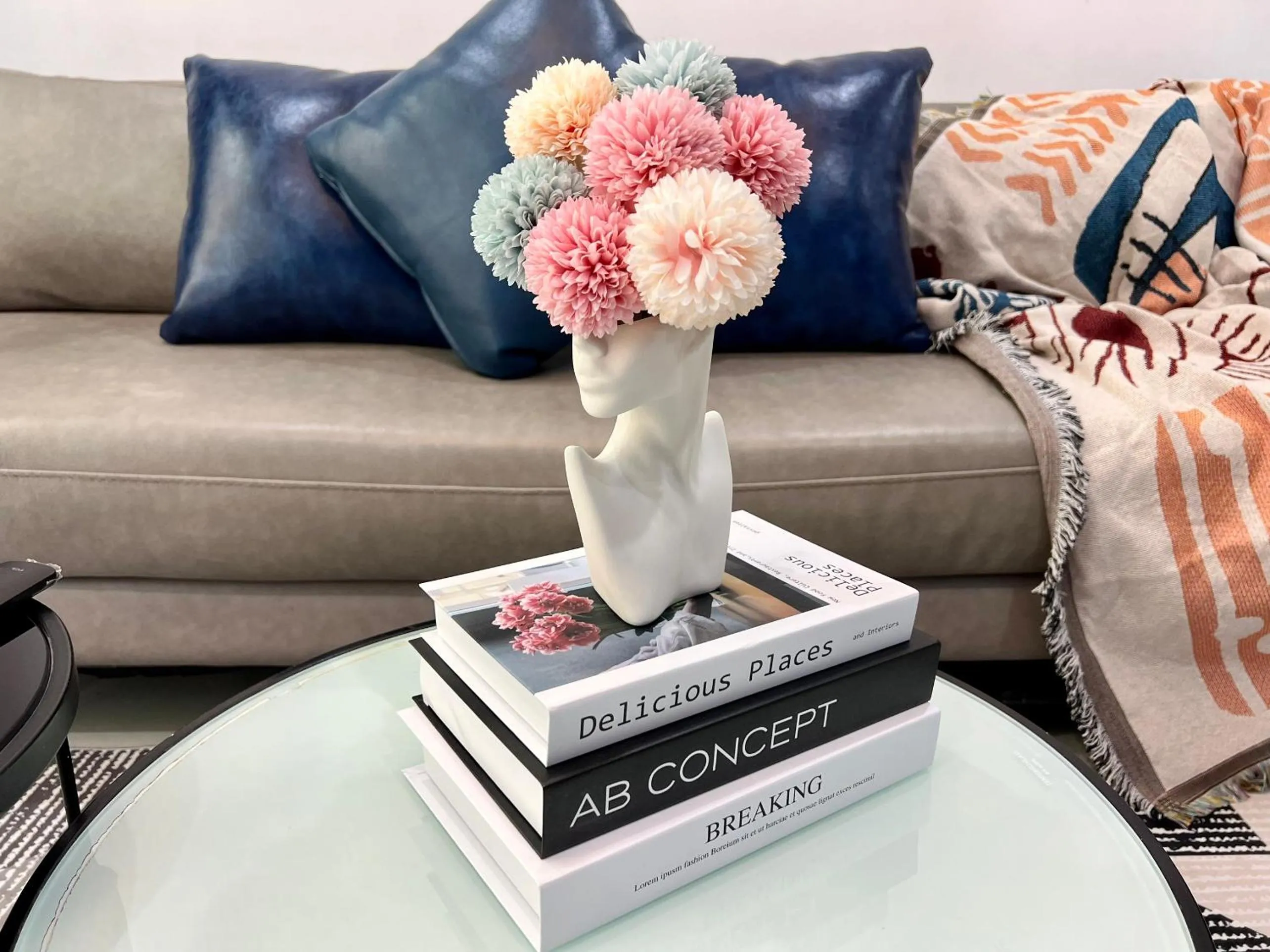 Library in UPhoenix Home- HaDo Centrosa Garden