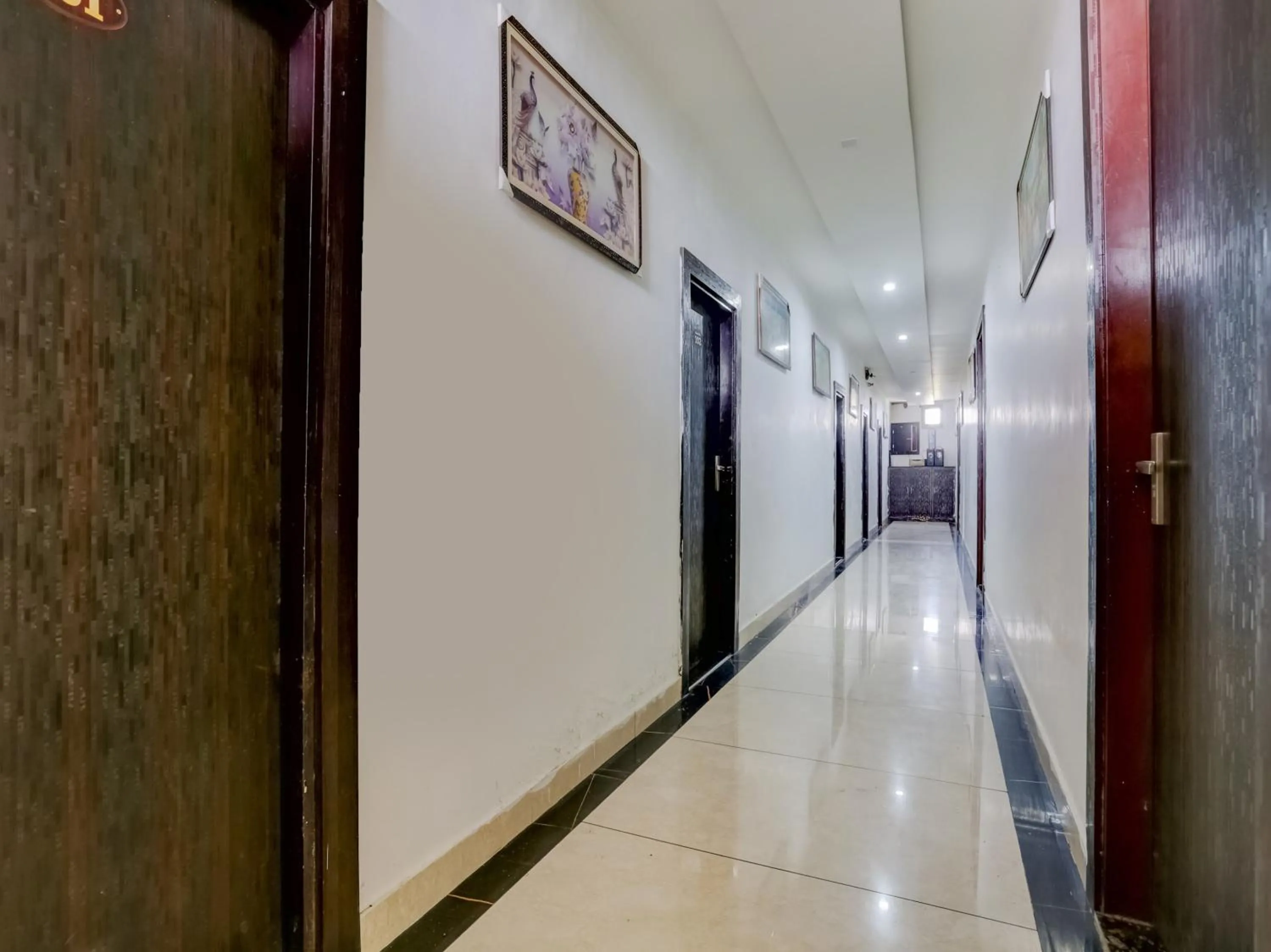 Lobby or reception in Collection O Mukur Hotel And Restaurant
