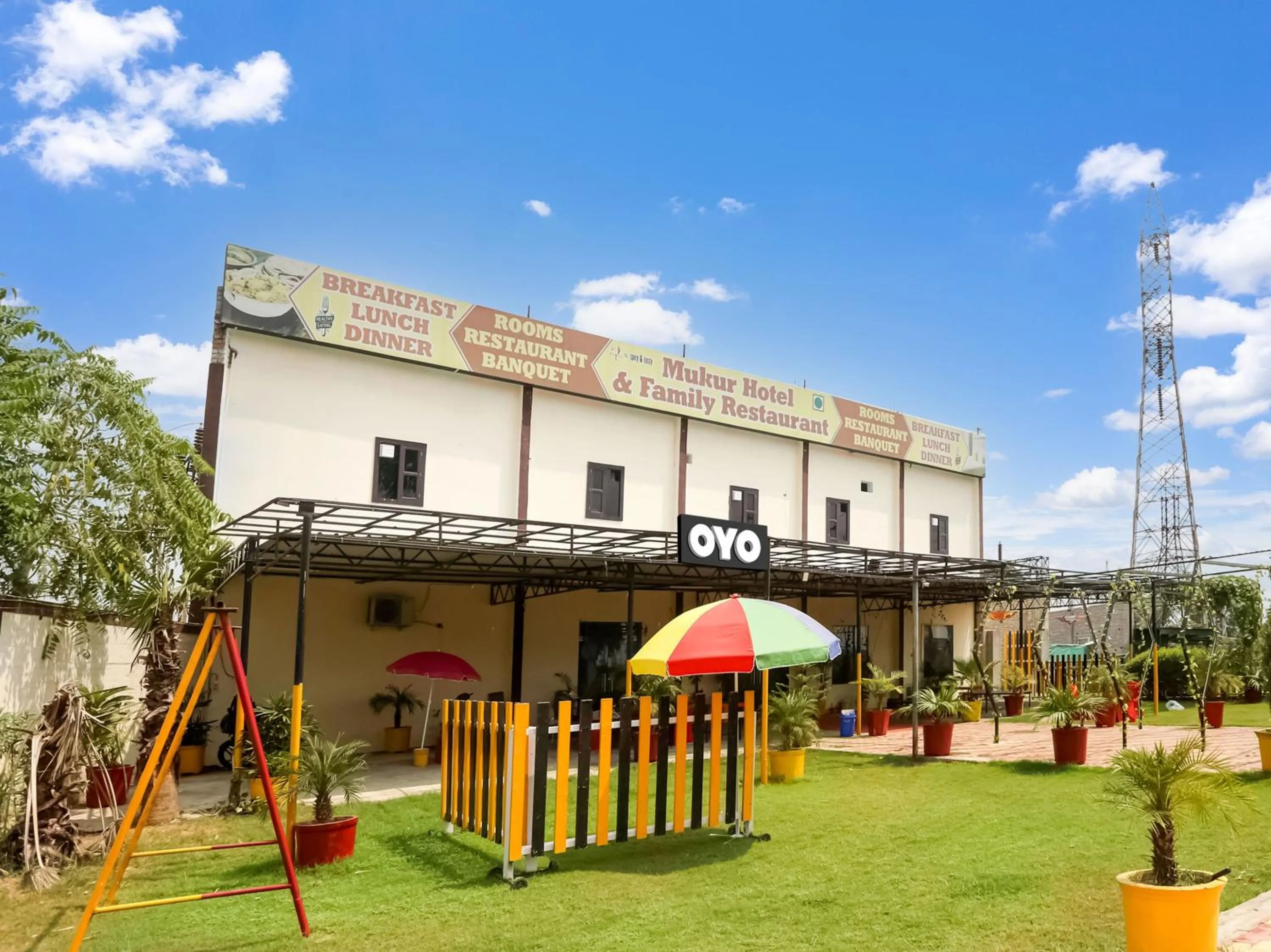 Facade/entrance in Collection O Mukur Hotel And Restaurant