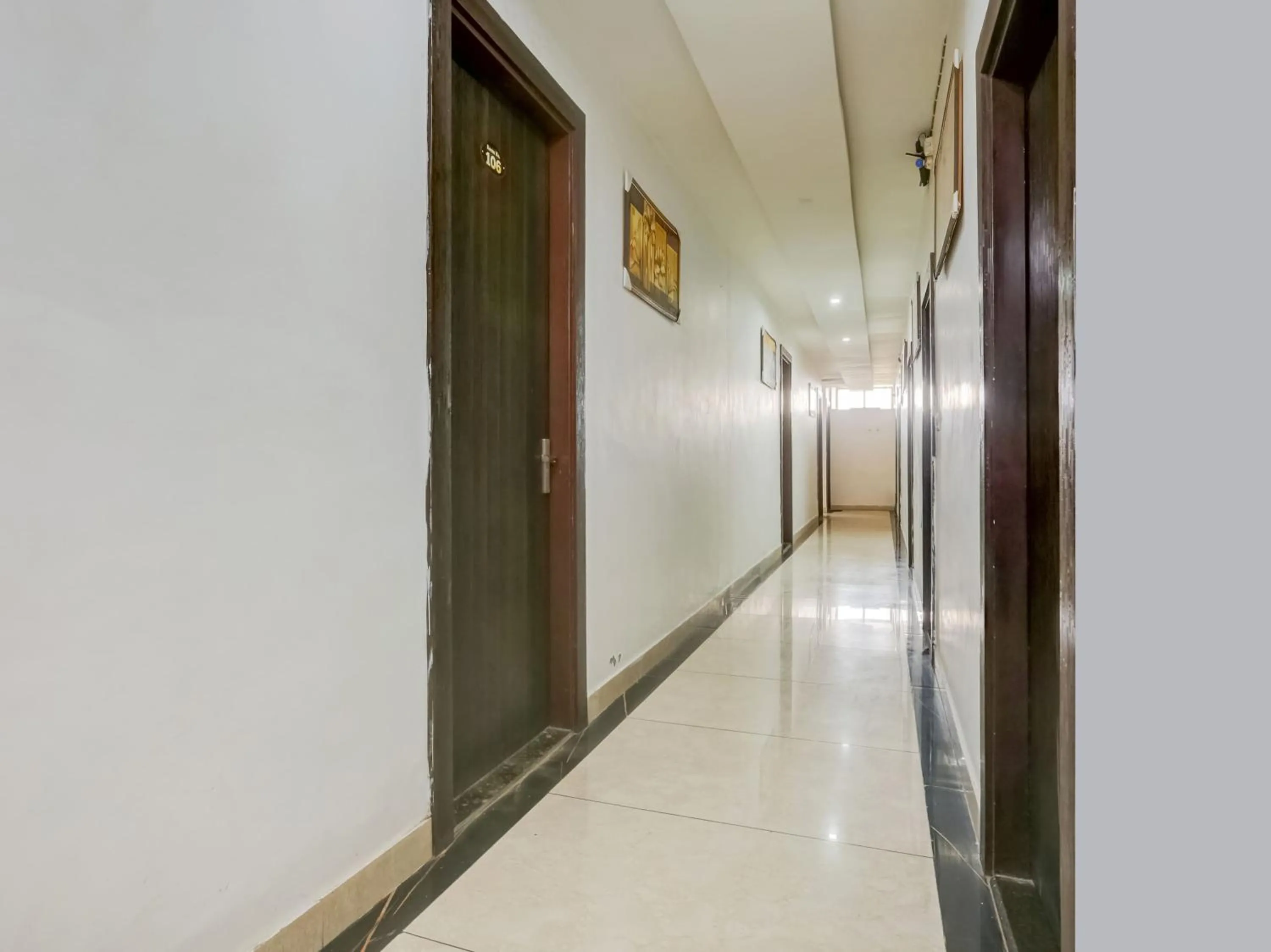 Lobby or reception in Collection O Mukur Hotel And Restaurant