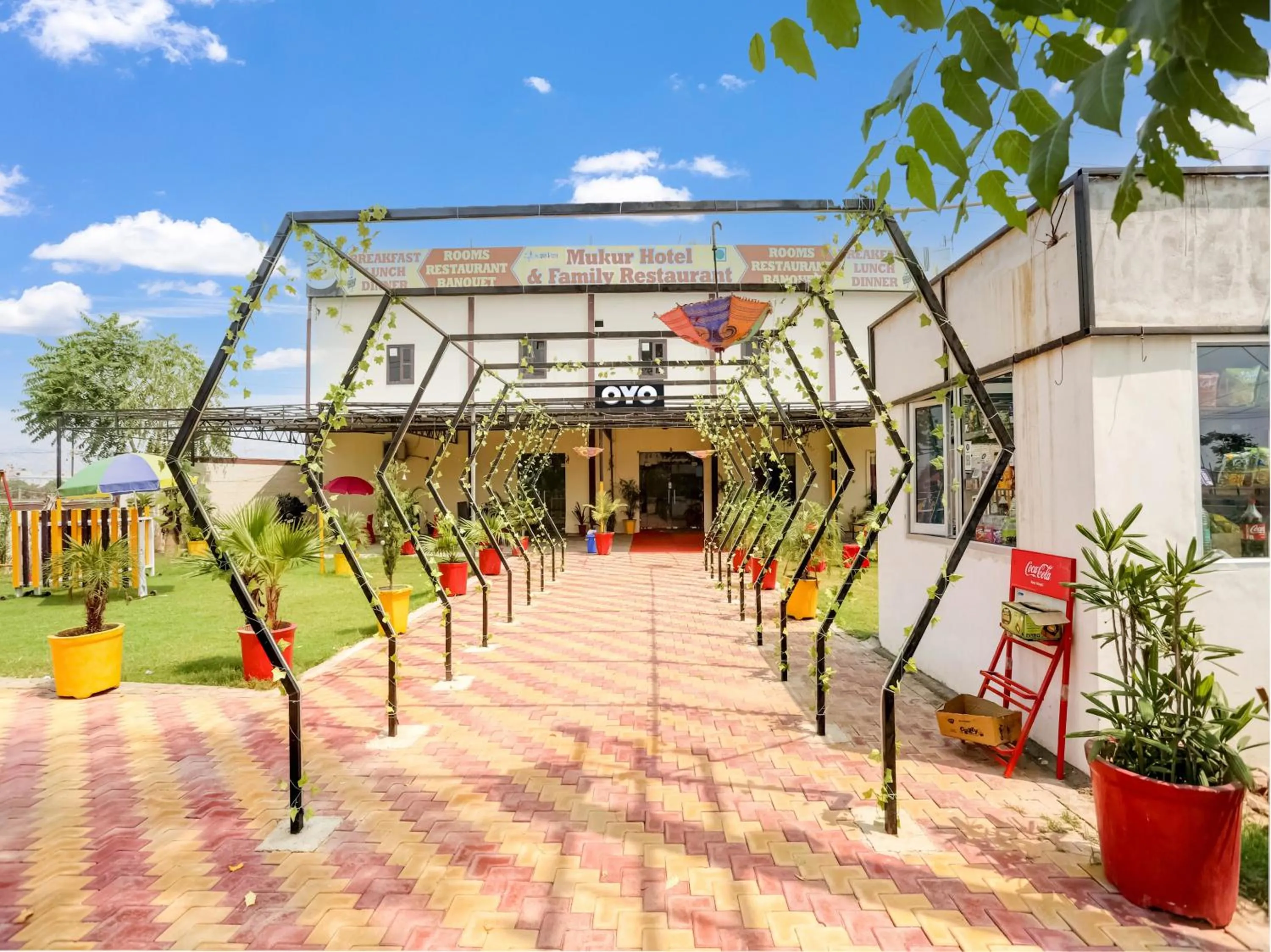 Facade/entrance in Collection O Mukur Hotel And Restaurant