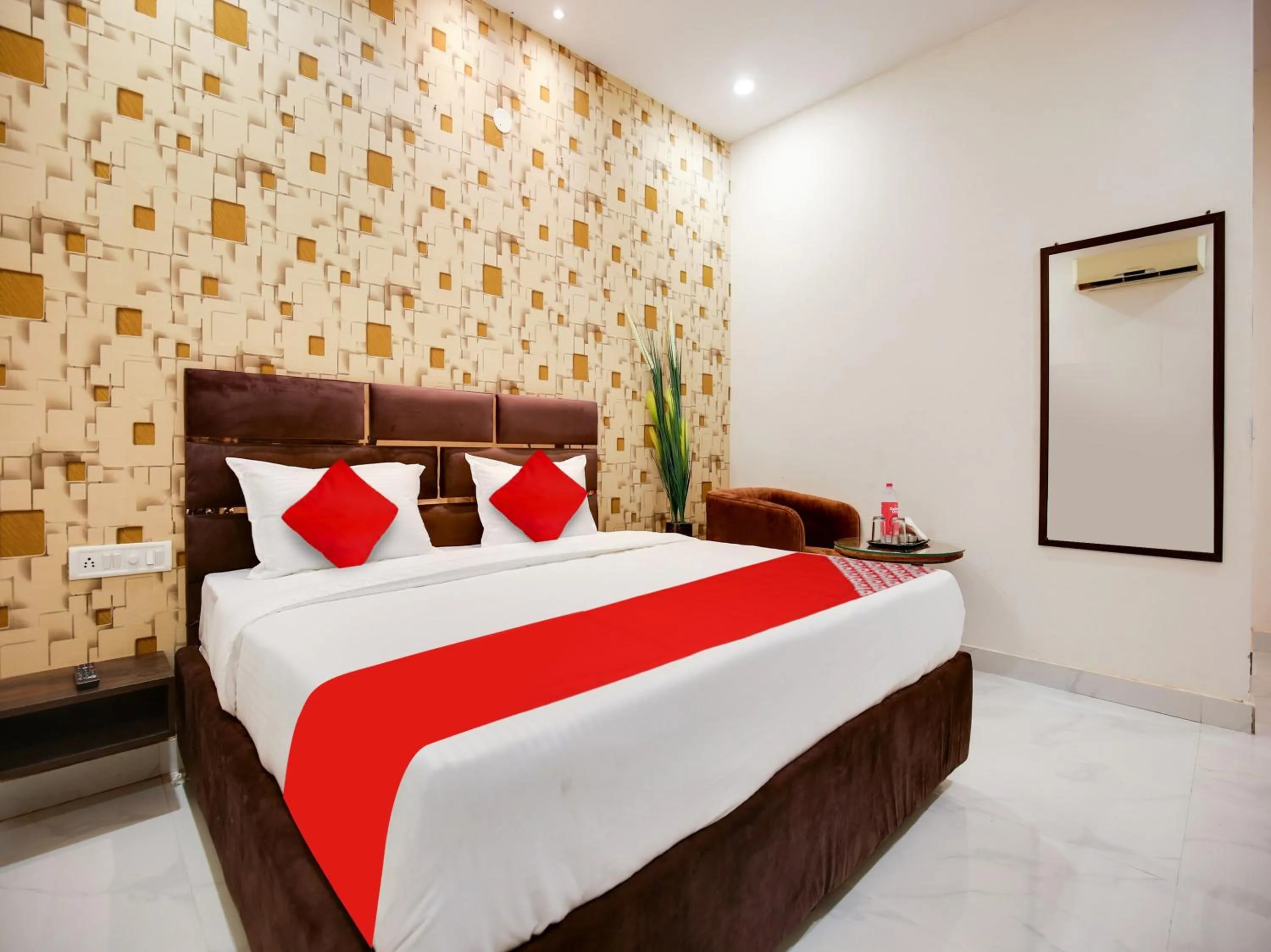 Bedroom, Bed in Hotel O Golden A