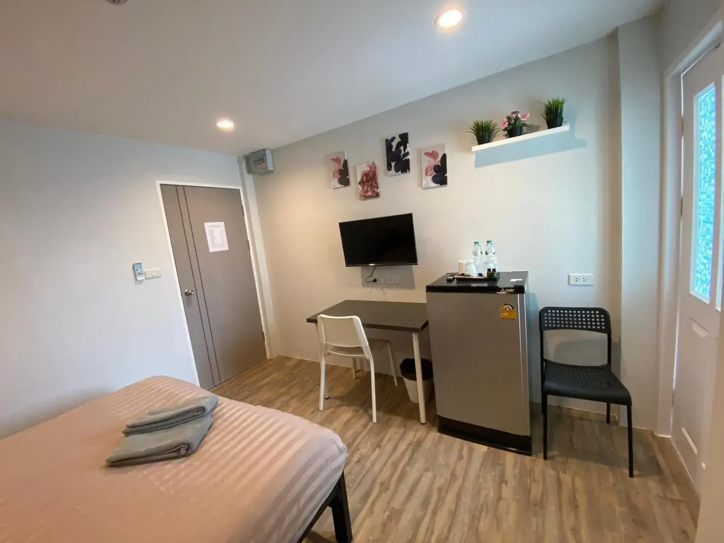 Photo of the whole room in Aree House Poshtel Photo of the whole room in Aree House Poshtel