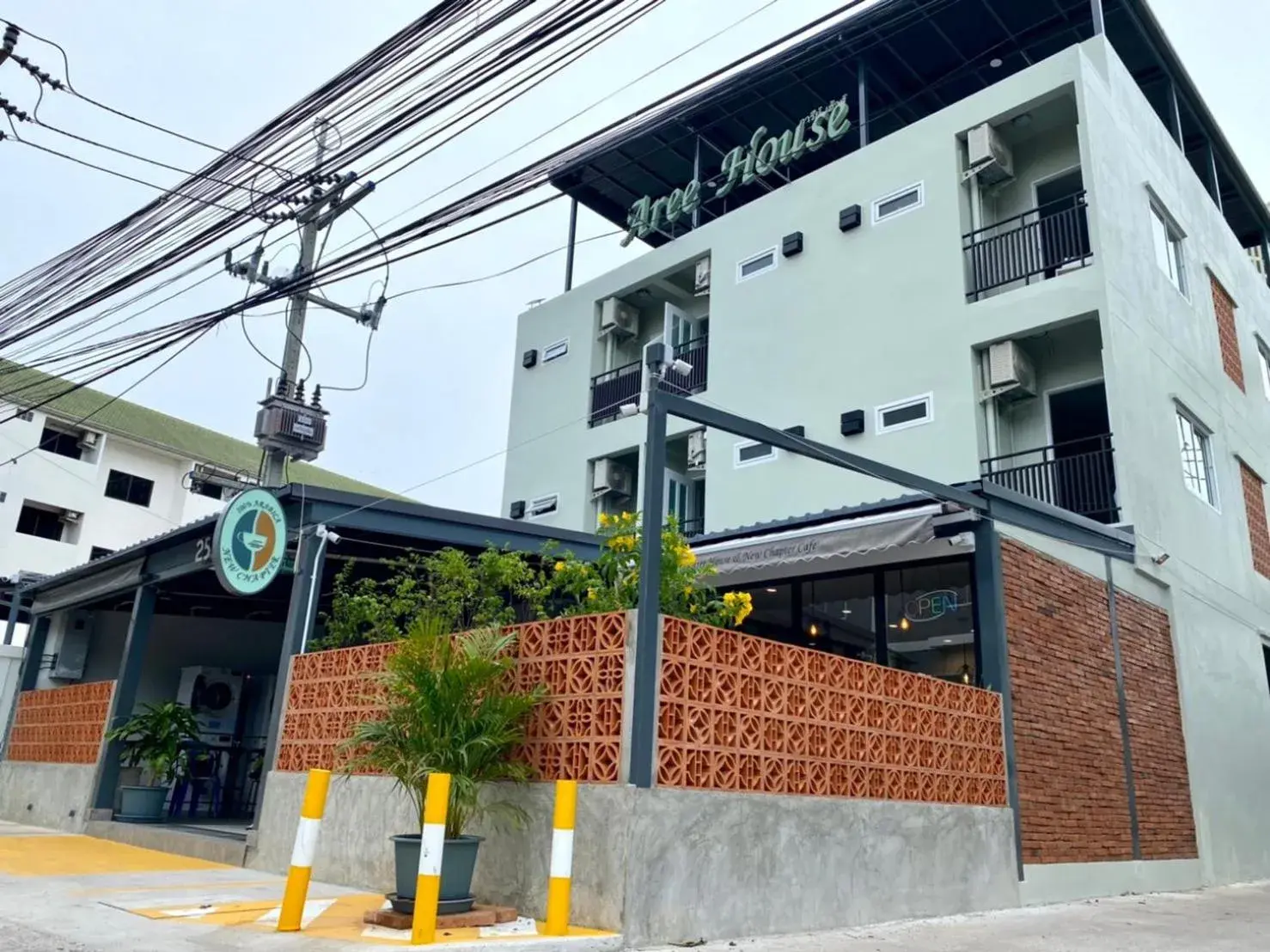 Property building in Aree House Poshtel Property building in Aree House Poshtel