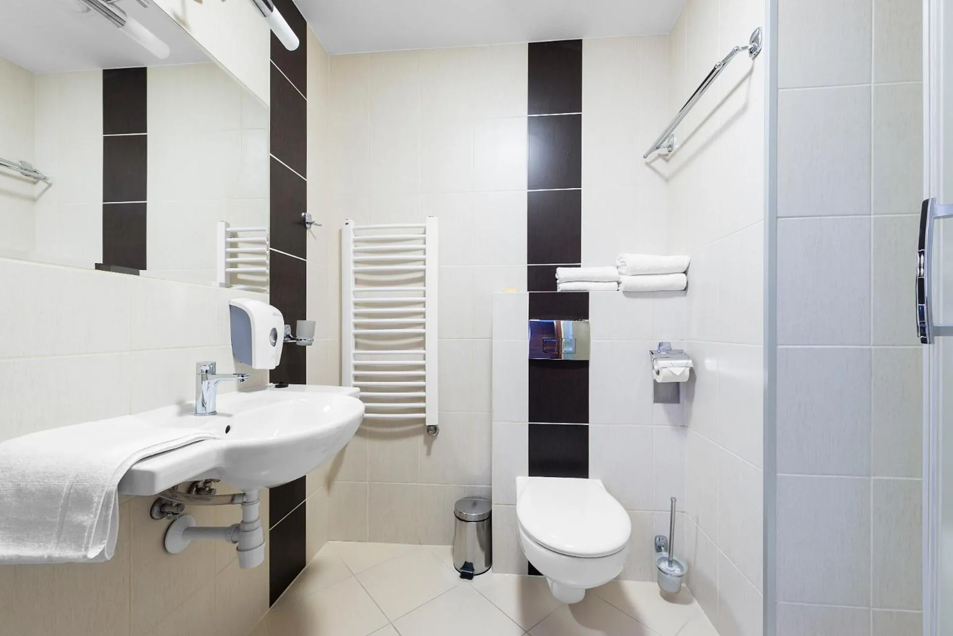 Shower in Hotel Olivia Medical SPA