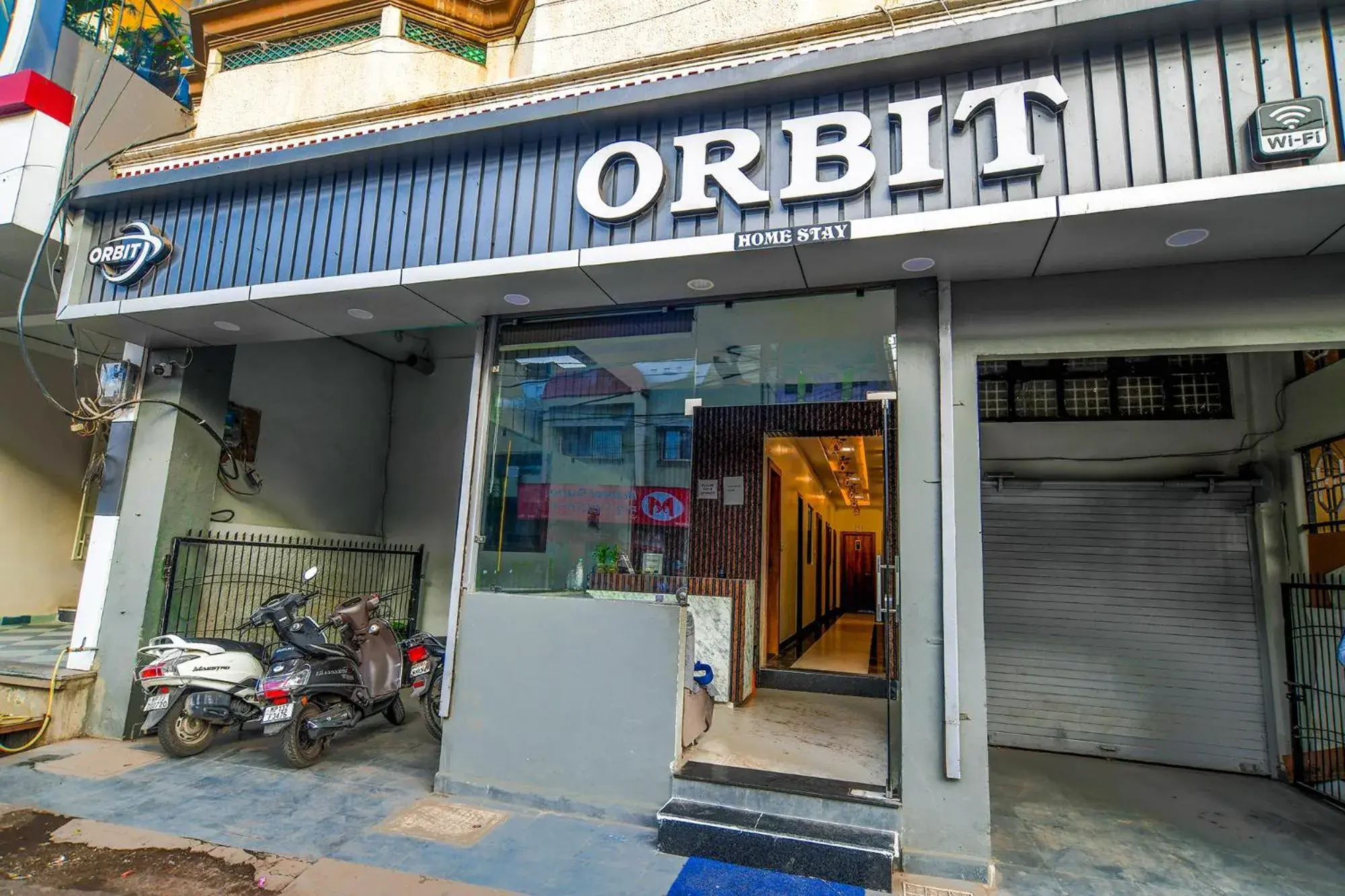 Facade/entrance in FabExpress Orbit Facade/entrance in FabExpress Orbit