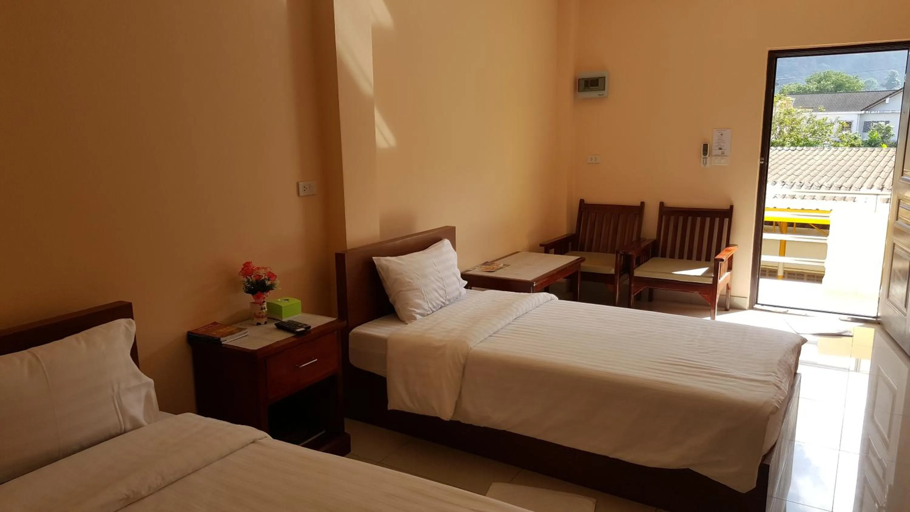 Bedroom, Bed in Jirasin Hotel & Apartment