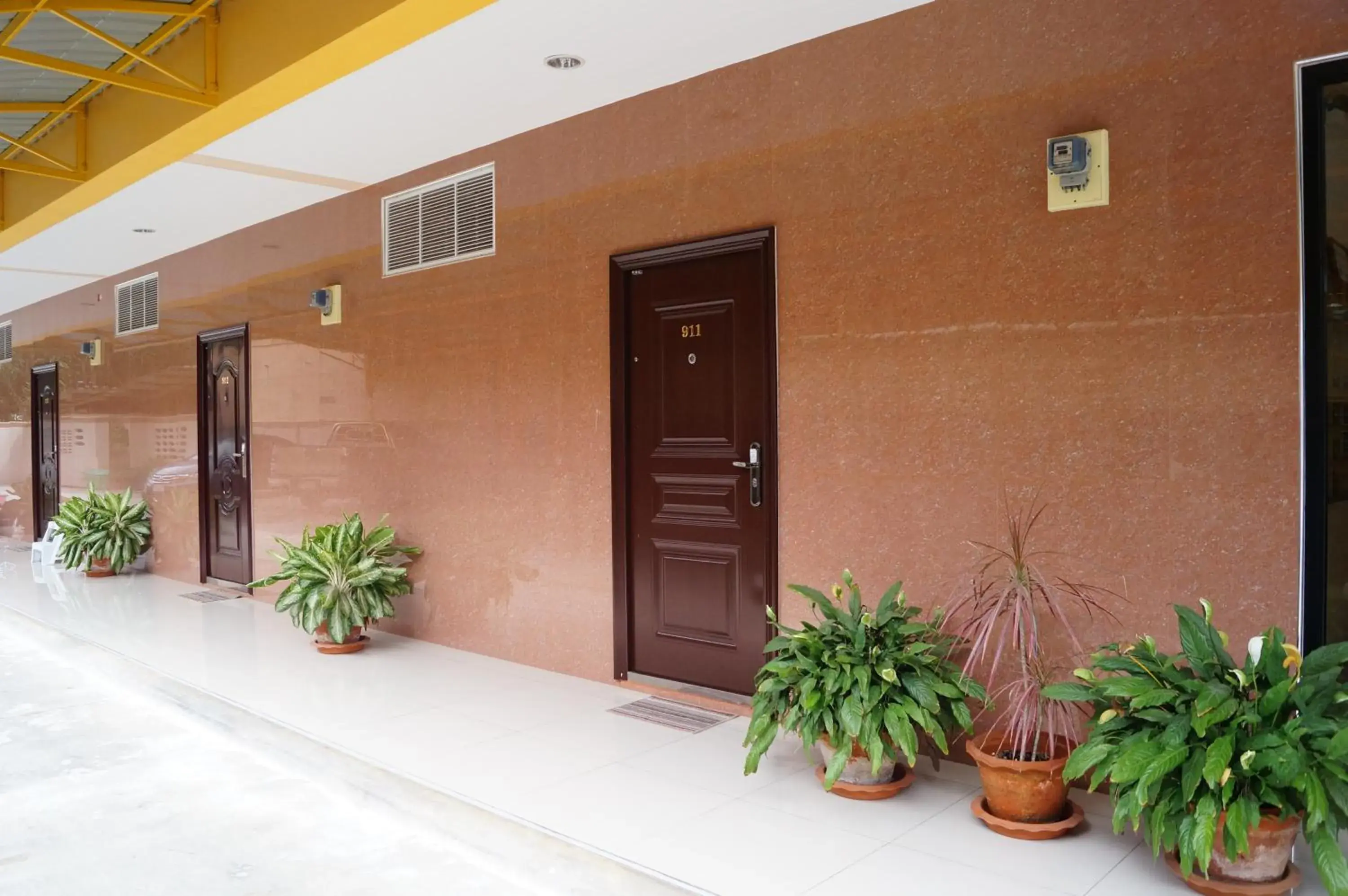 Facade/entrance in Jirasin Hotel & Apartment Facade/entrance in Jirasin Hotel & Apartment