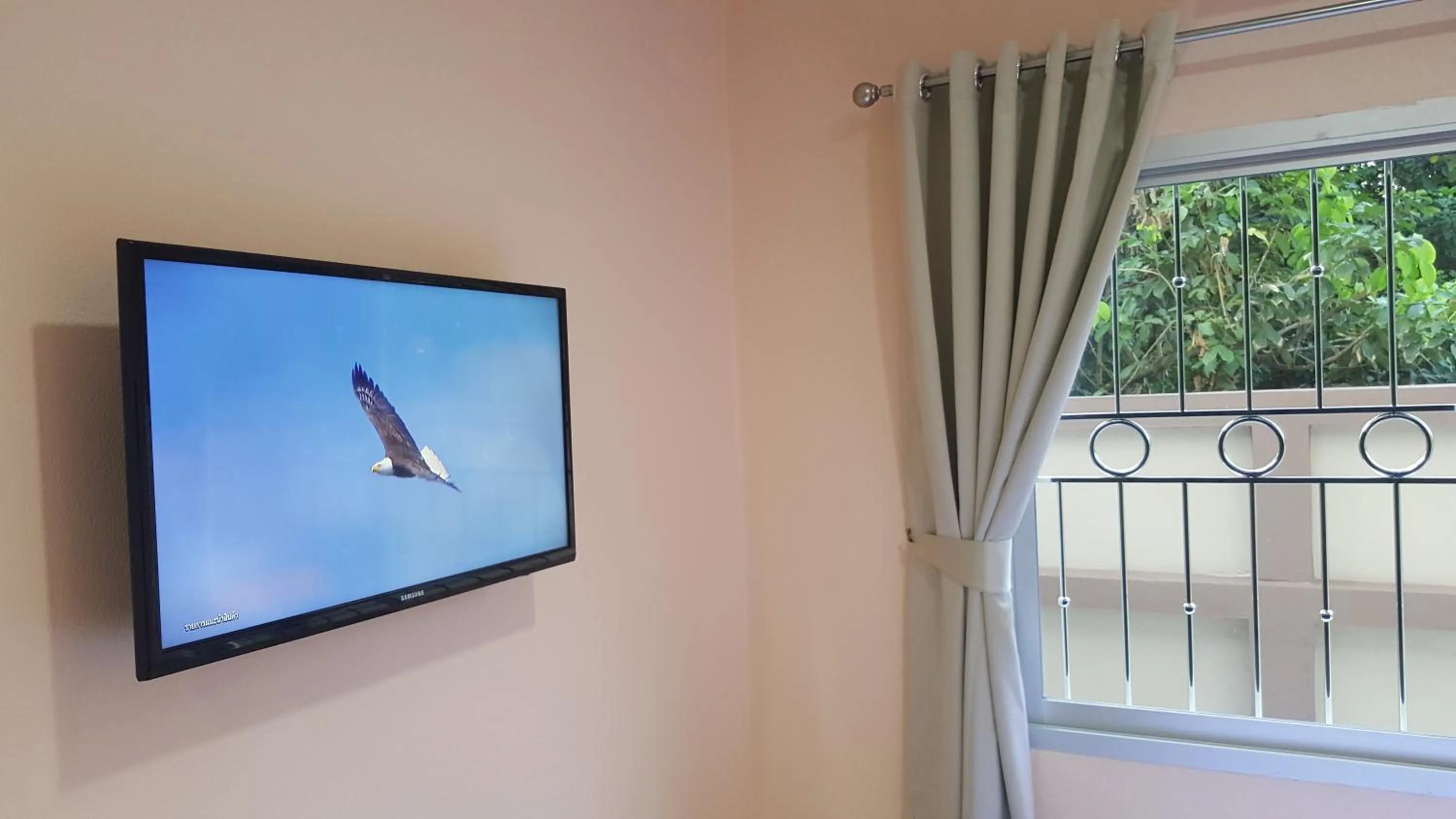 TV and multimedia in Jirasin Hotel & Apartment