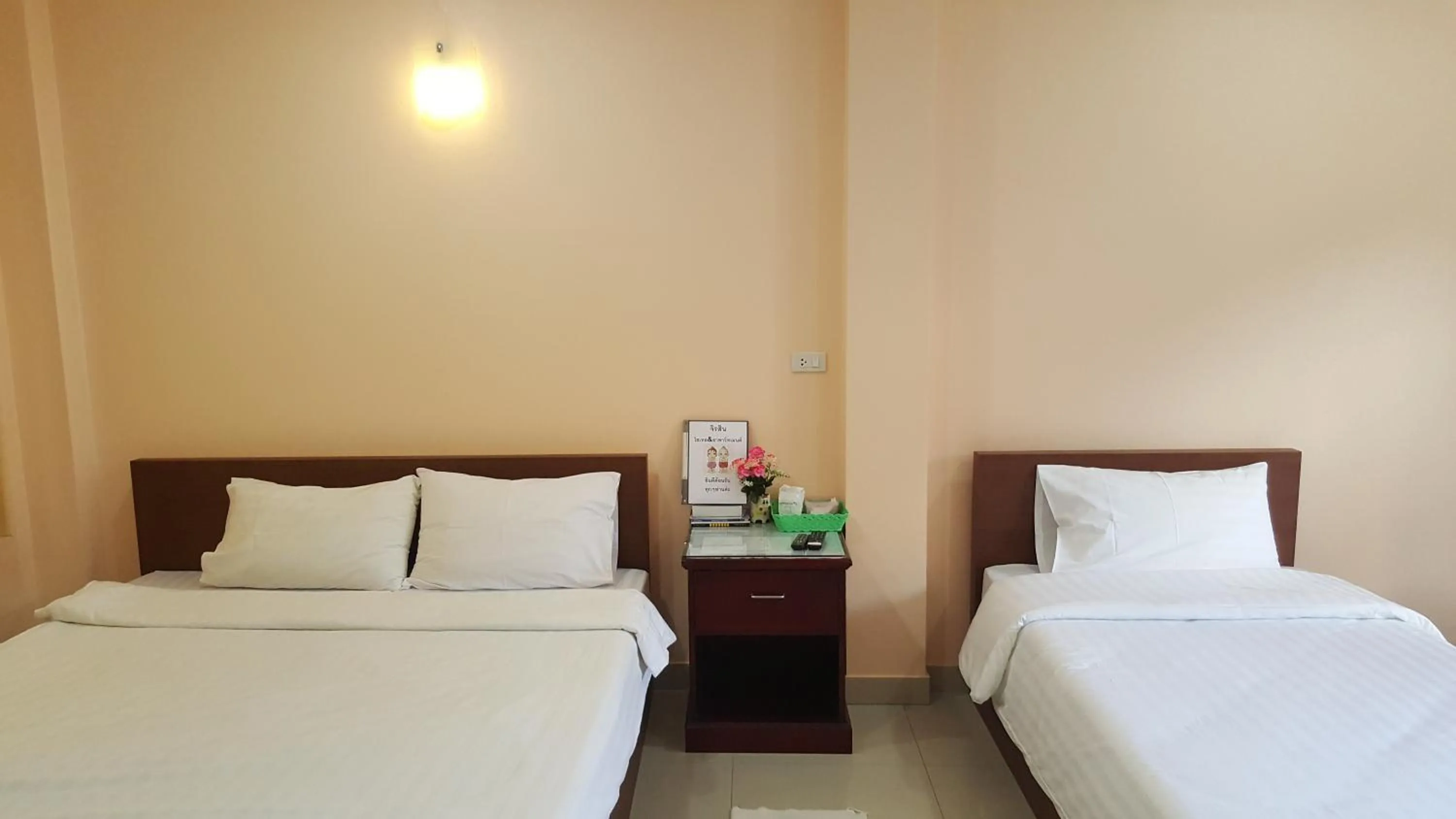 Bedroom, Bed in Jirasin Hotel & Apartment