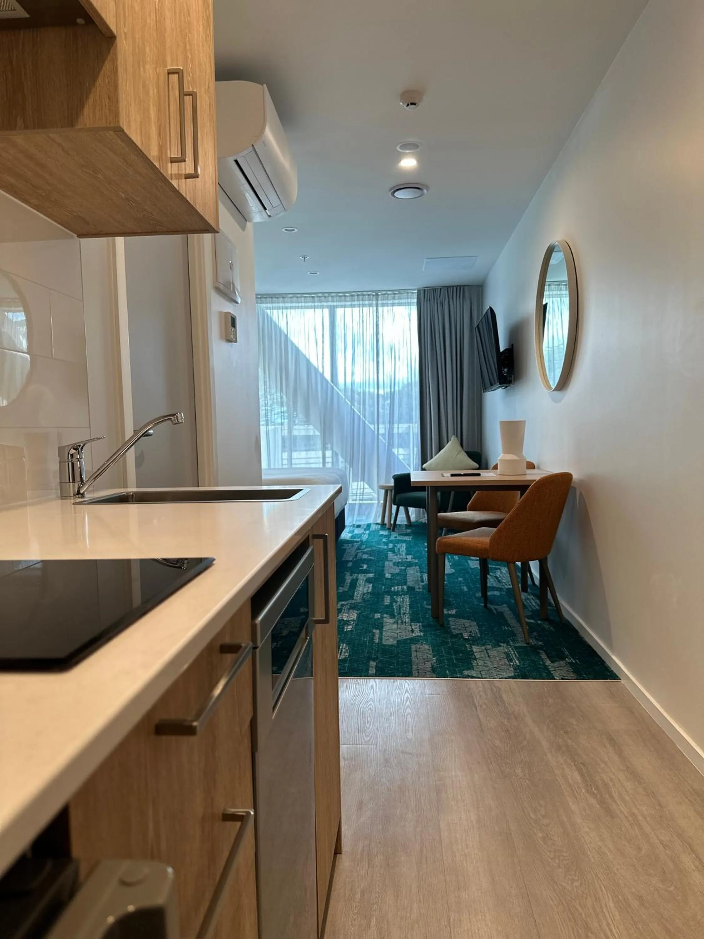 Kitchen or kitchenette in La Quinta by Wyndham Ellerslie Auckland