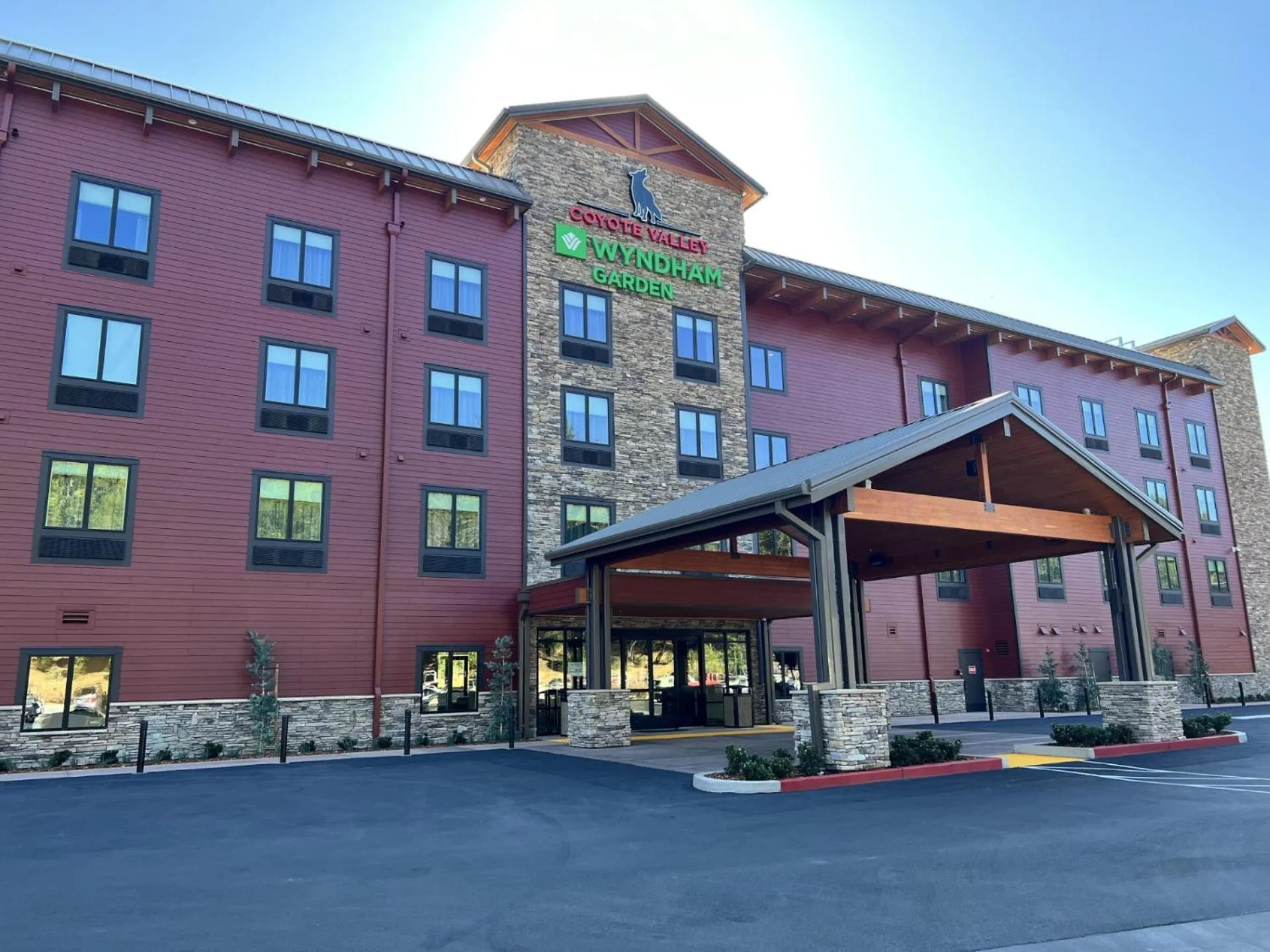 Day in Wyndham Garden Redwood Valley - Ukiah