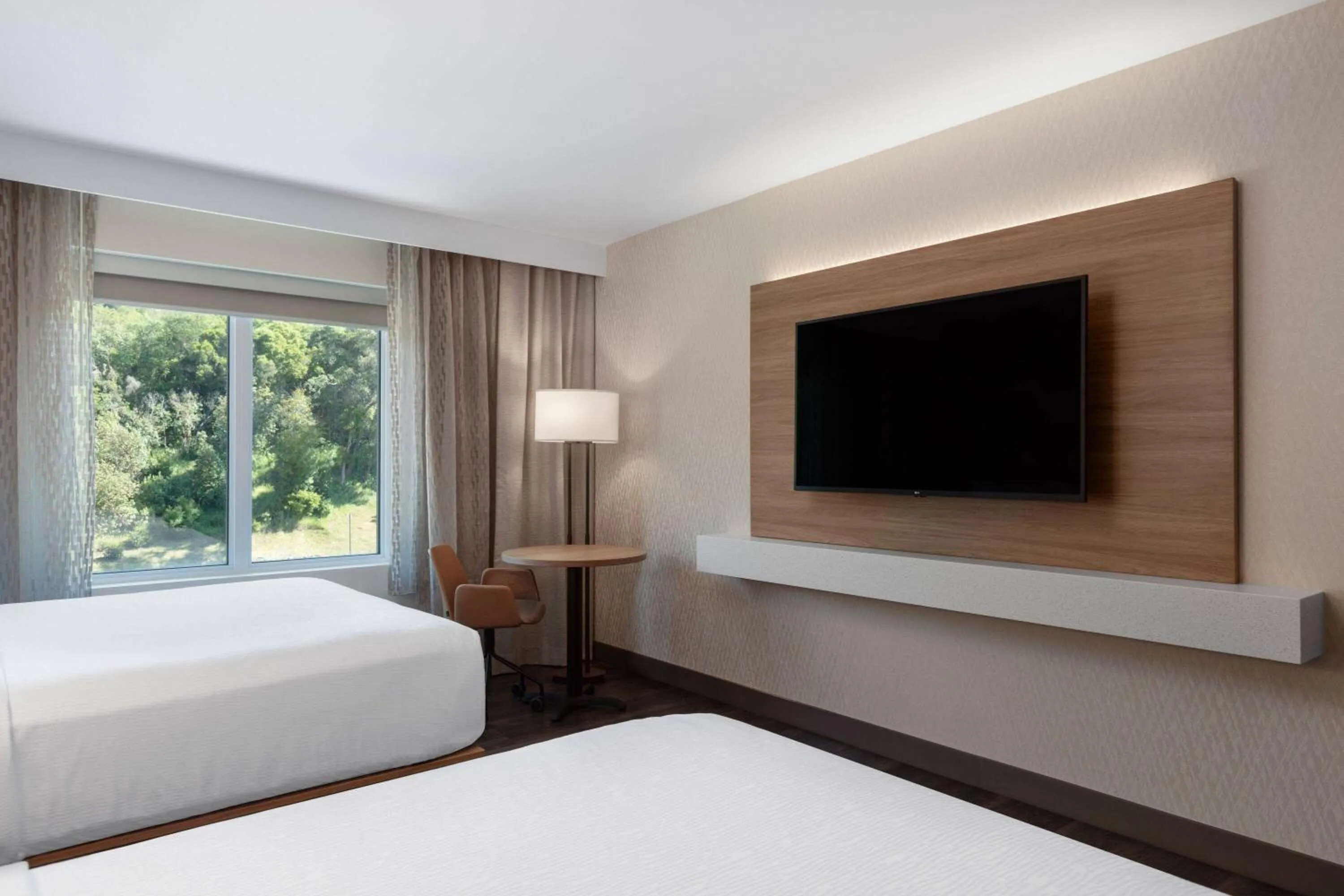 Photo of the whole room, Bed in Wyndham Garden Redwood Valley - Ukiah