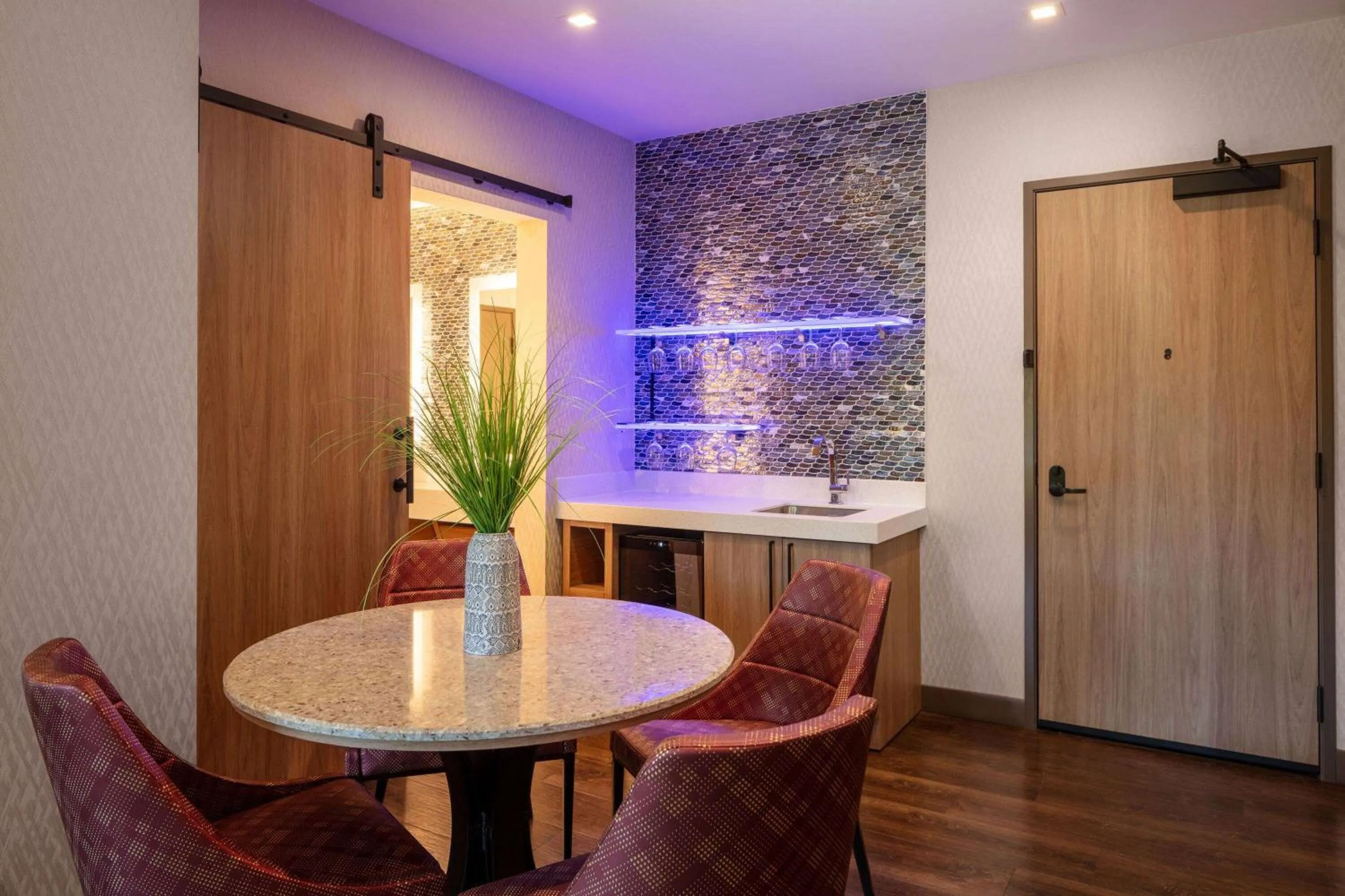 Photo of the whole room in Wyndham Garden Redwood Valley - Ukiah