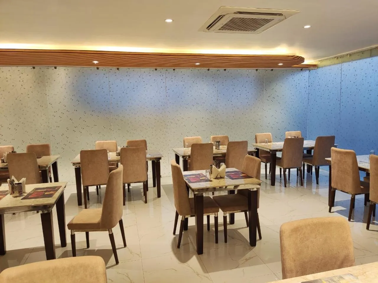 Restaurant/Places to Eat in Hotel Samriddhi