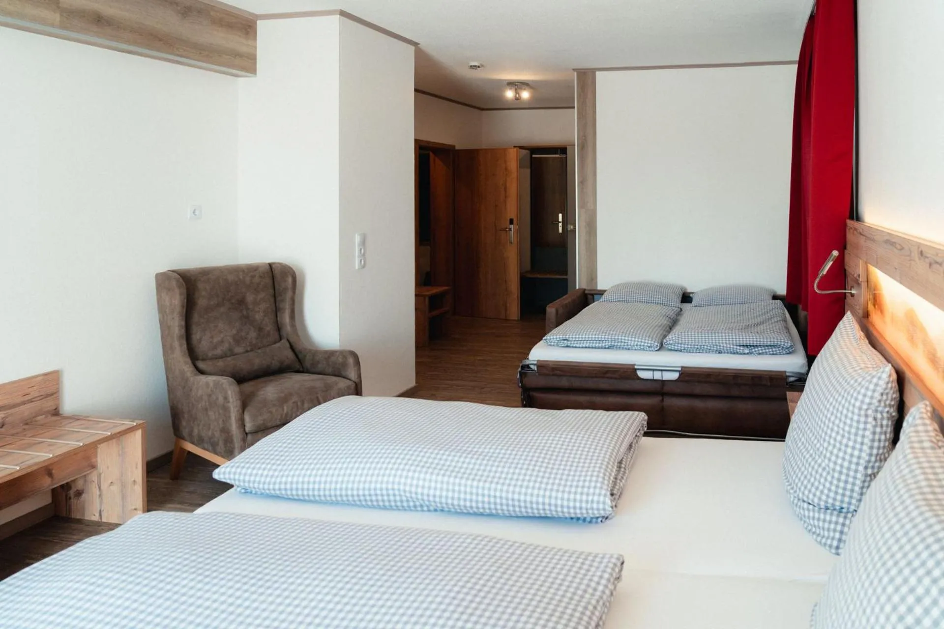 Photo of the whole room, Bed in Hotel-Landgasthof Ploss