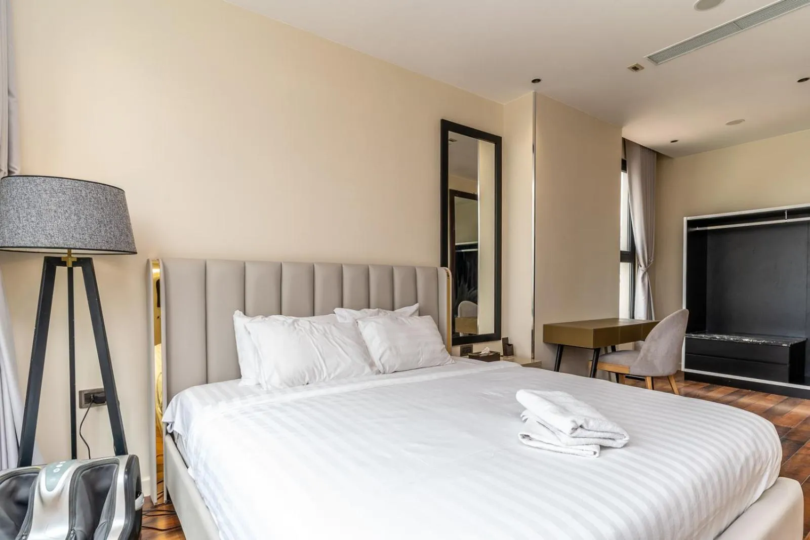 Bed in The Rixx Madison