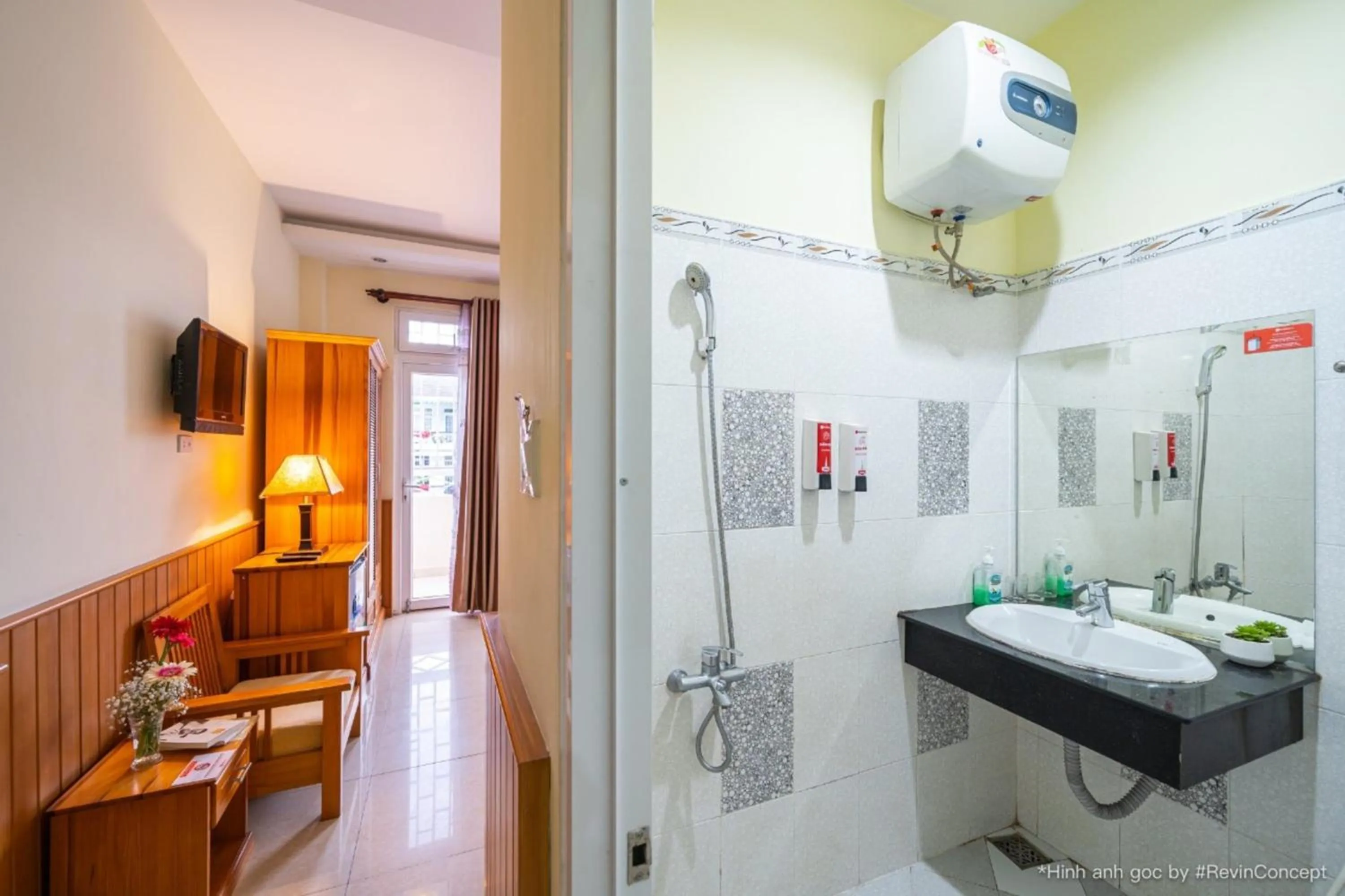 Bathroom in BÁCH AN LẠC HOTEL