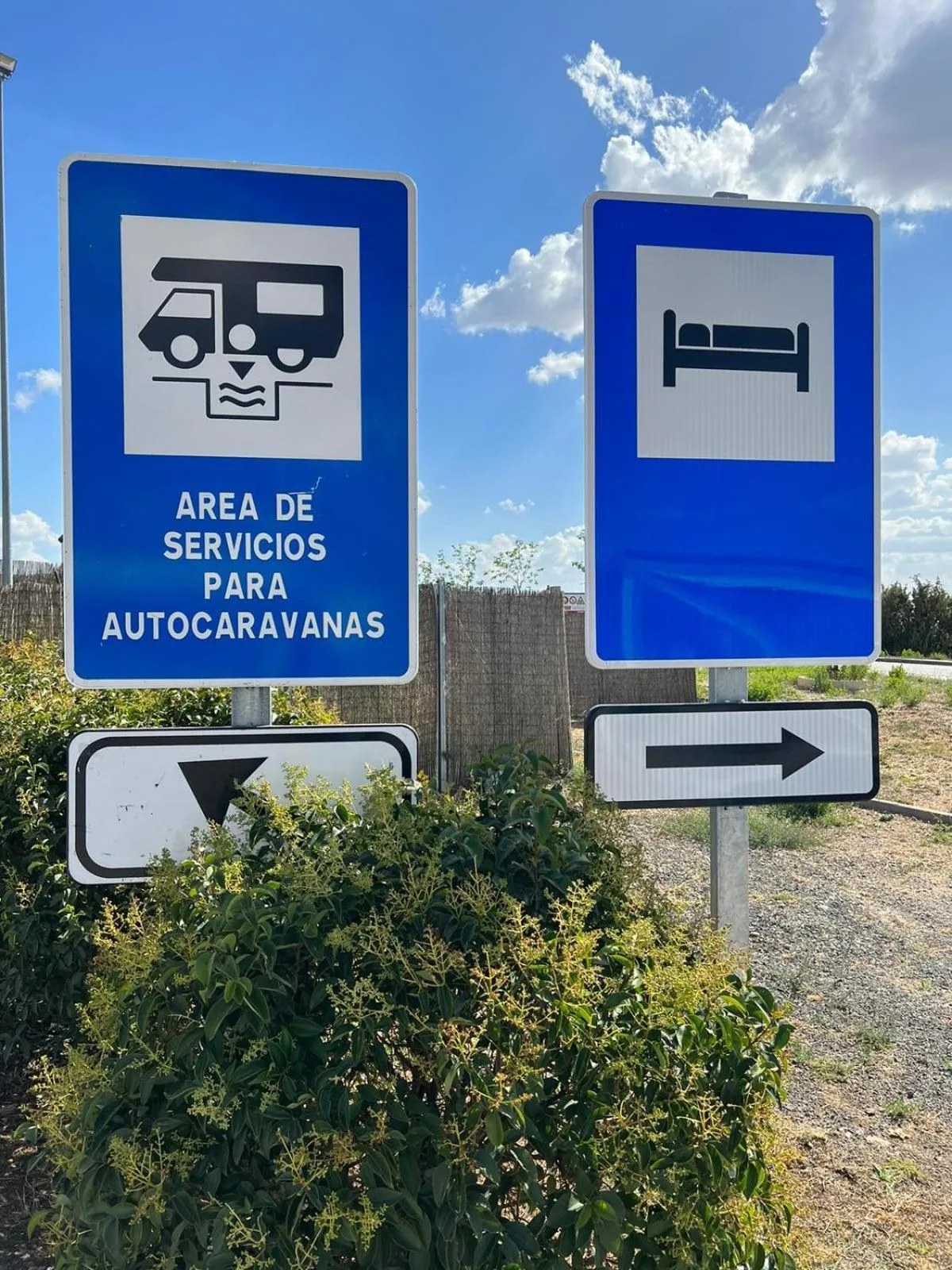 Logo/Certificate/Sign in Motel 112