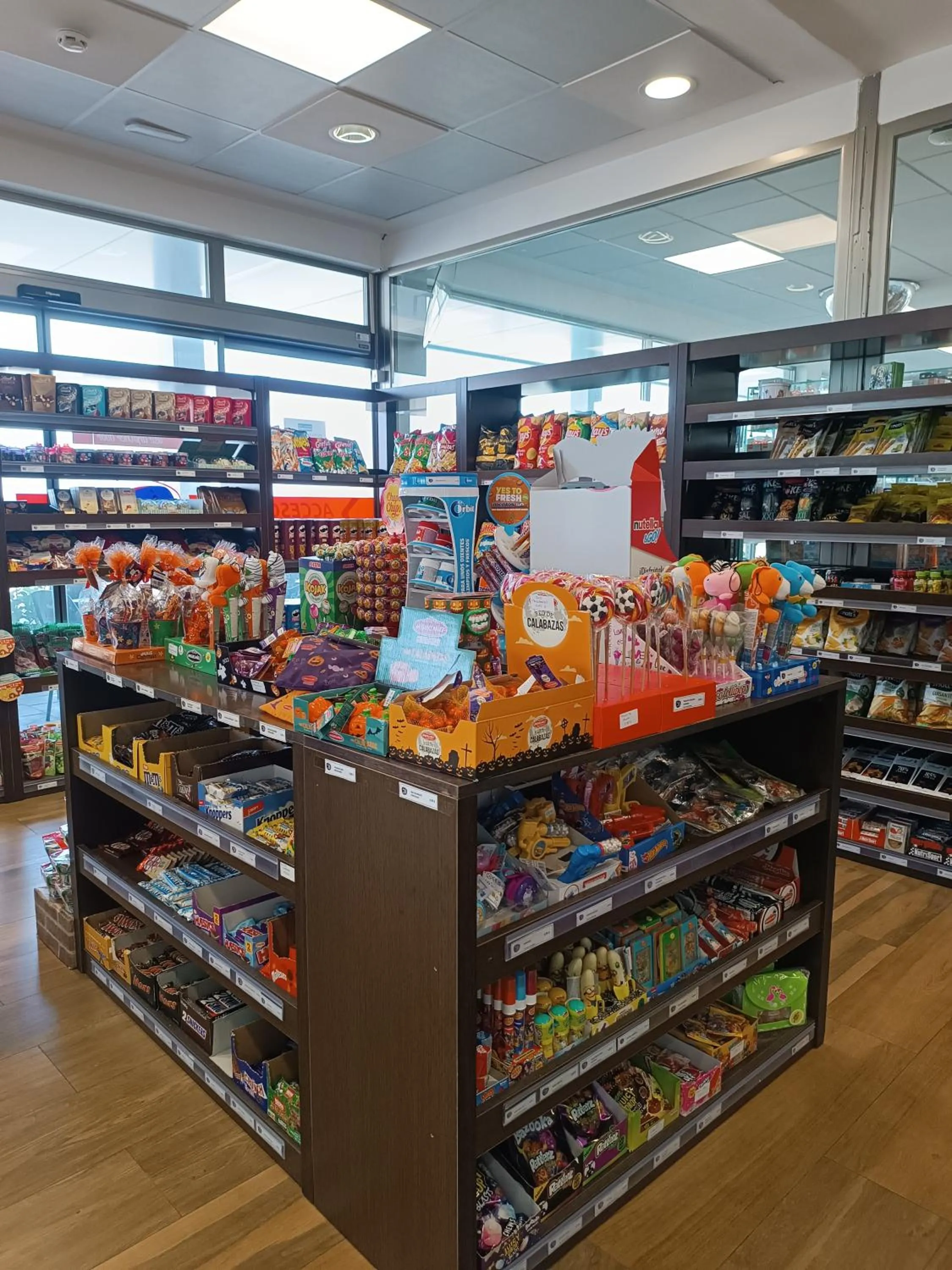 On-site shops in Motel 112