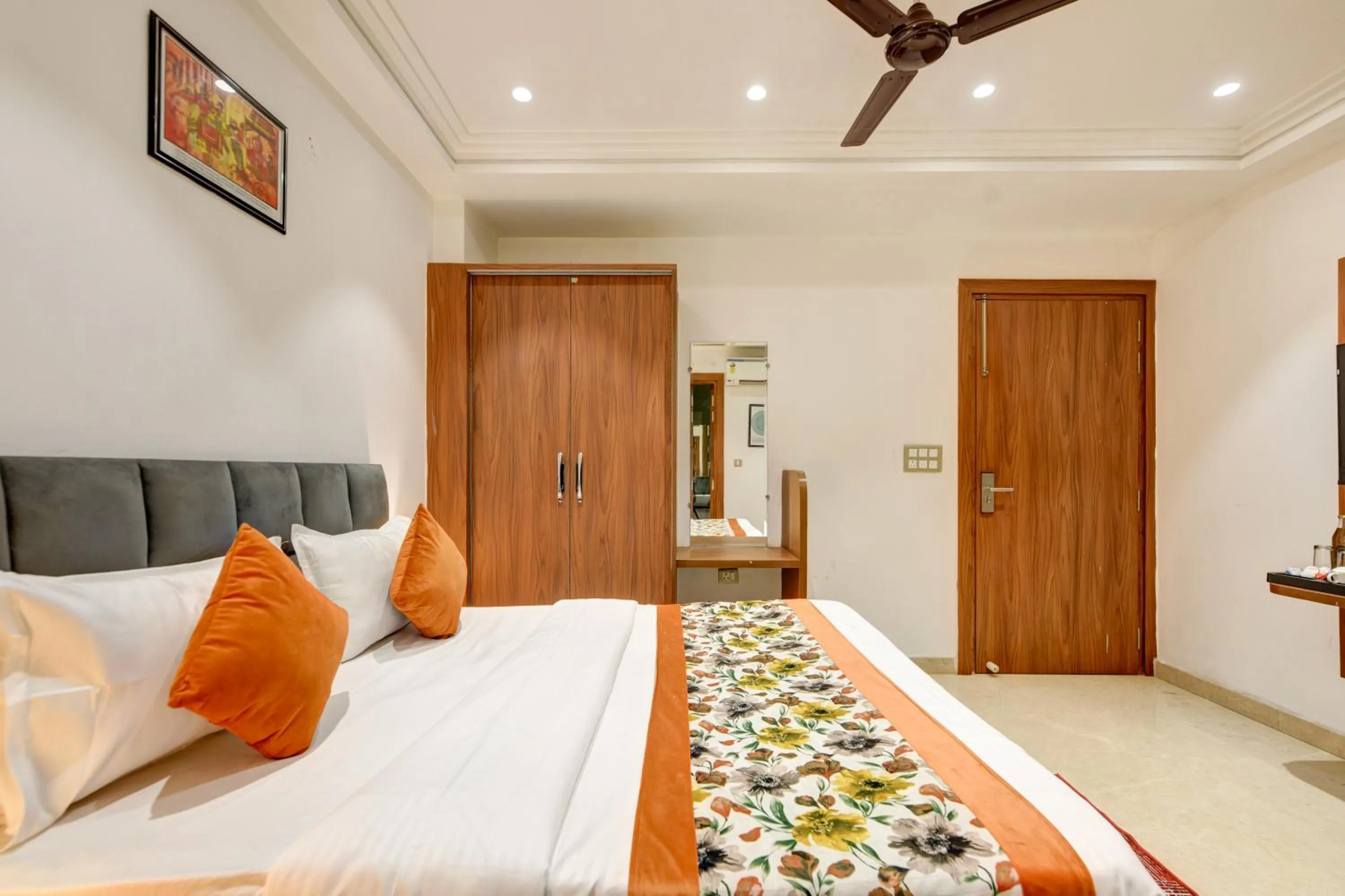 Bed in Qotel Comfort Ashok Vihar - Near Delhi University