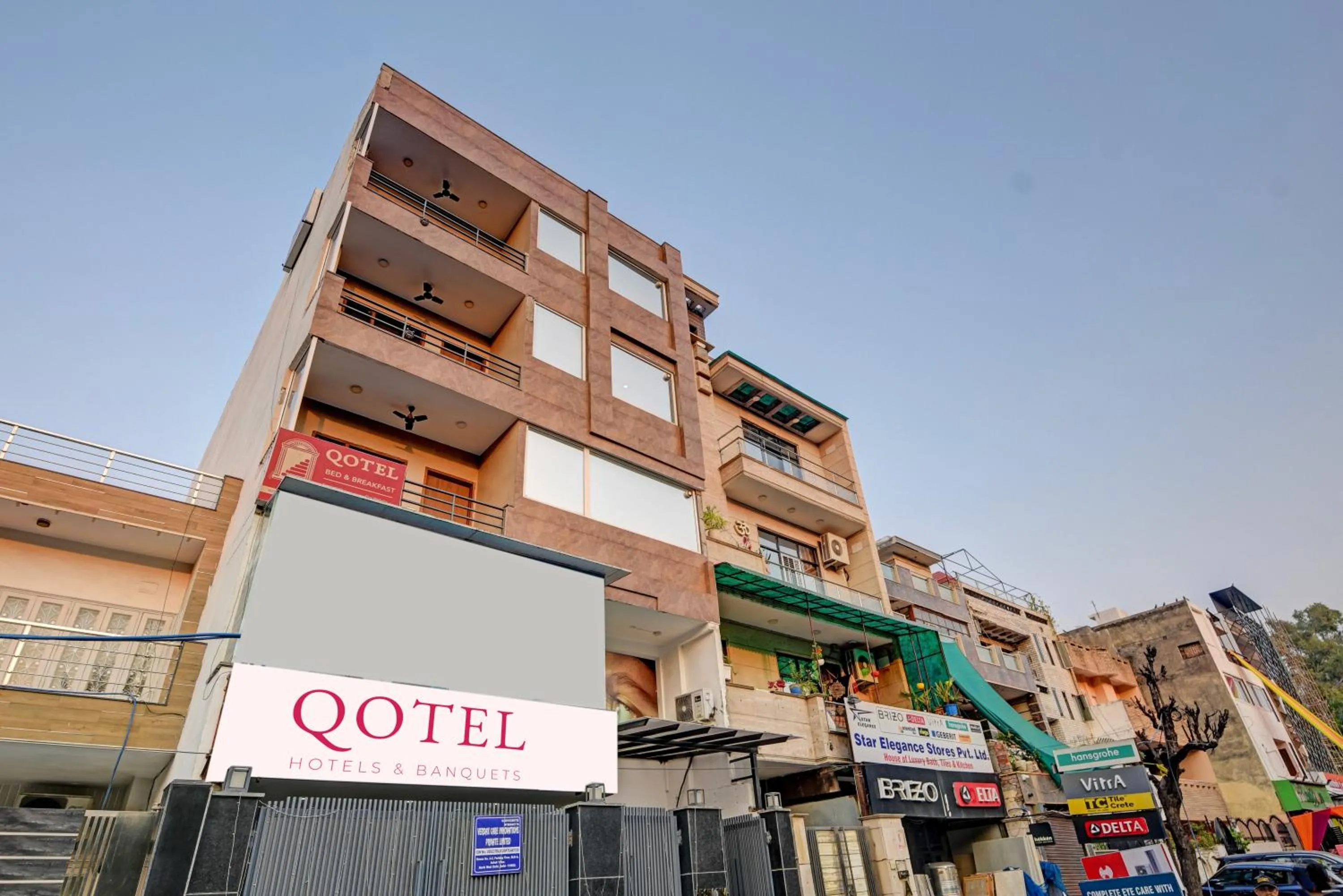 Property building in Qotel Comfort Ashok Vihar - Near Delhi University