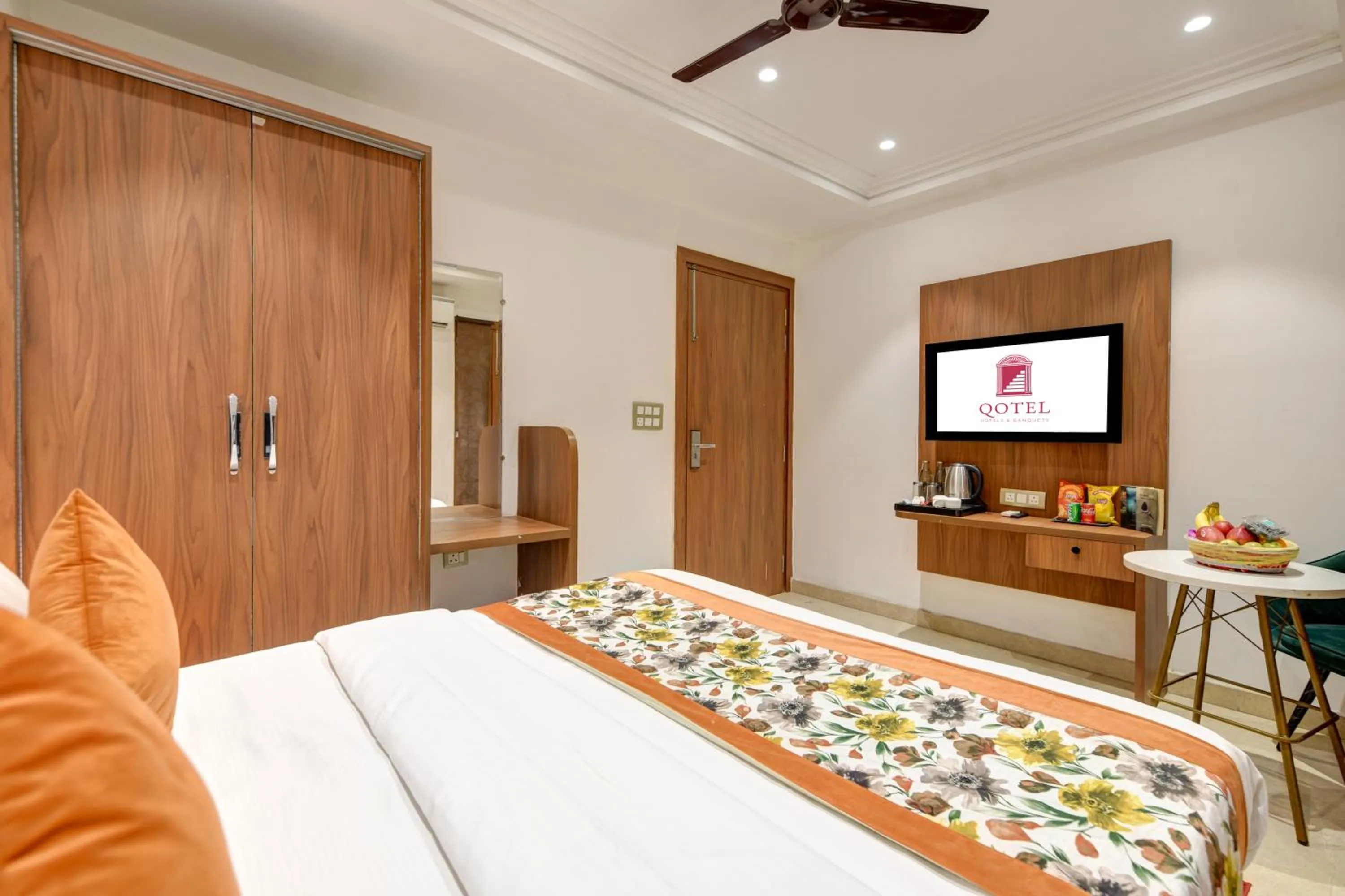 Bed in Qotel Comfort Ashok Vihar - Near Delhi University