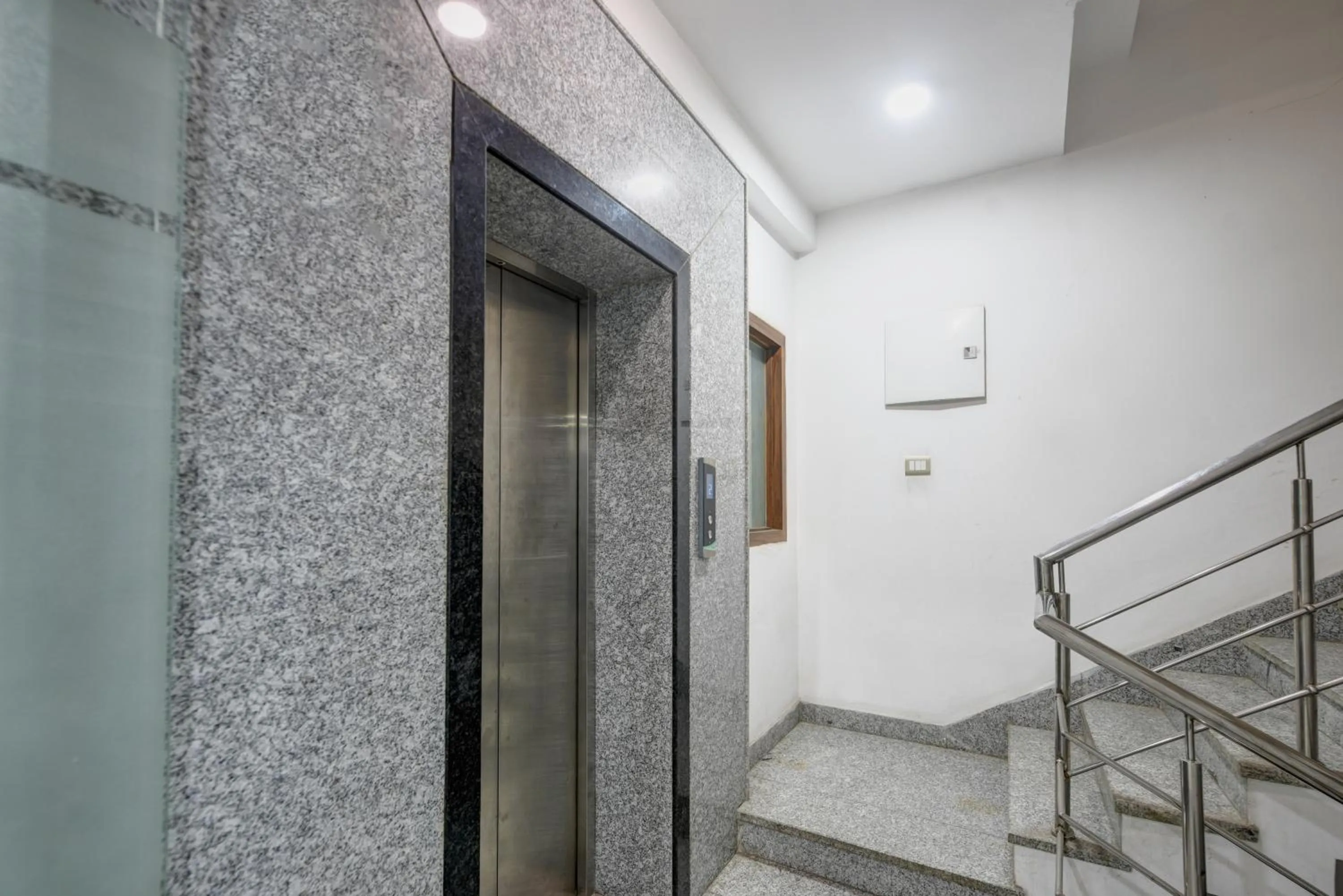 elevator in Qotel Comfort Ashok Vihar - Near Delhi University