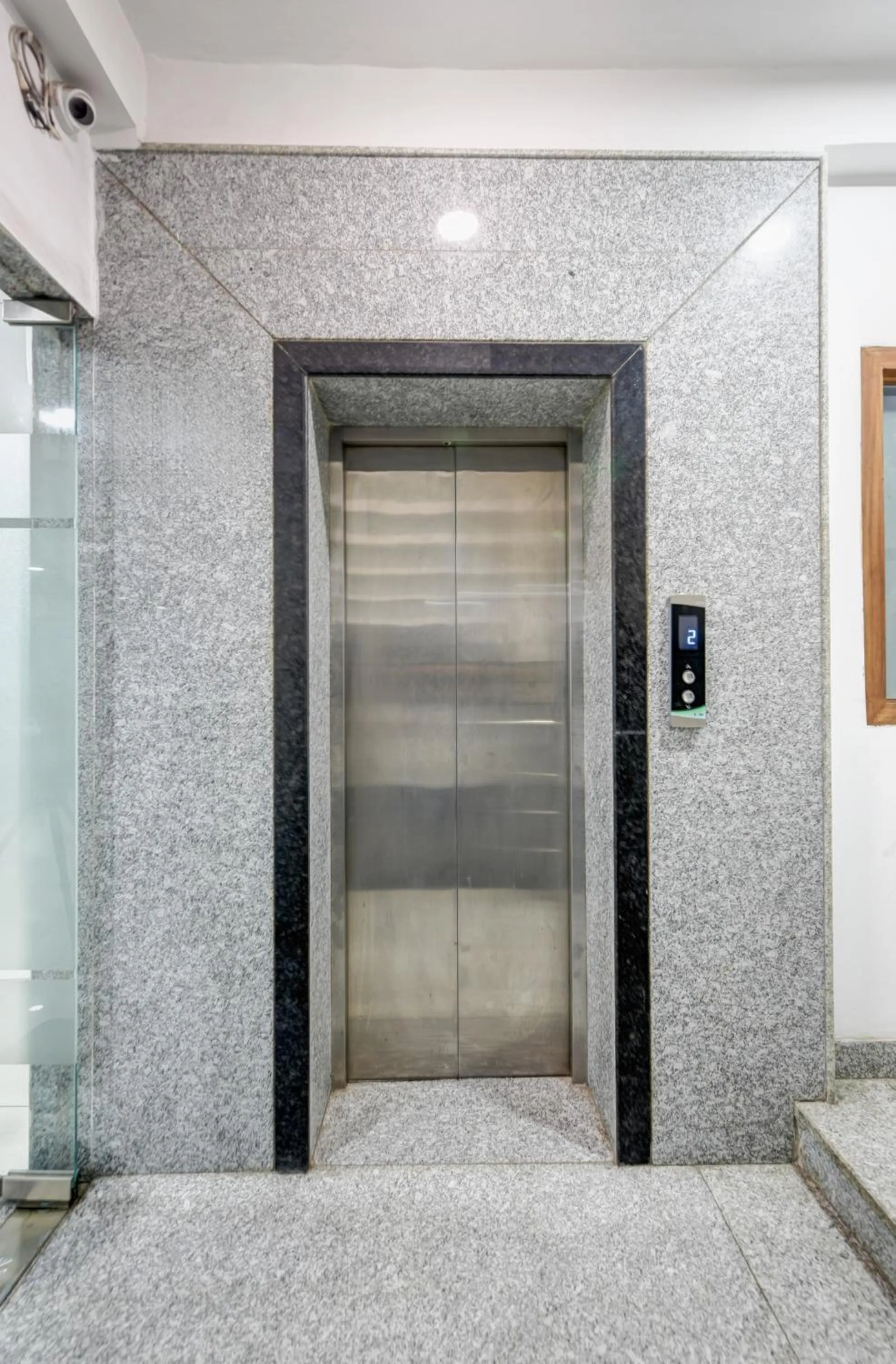elevator in Qotel Comfort Ashok Vihar - Near Delhi University