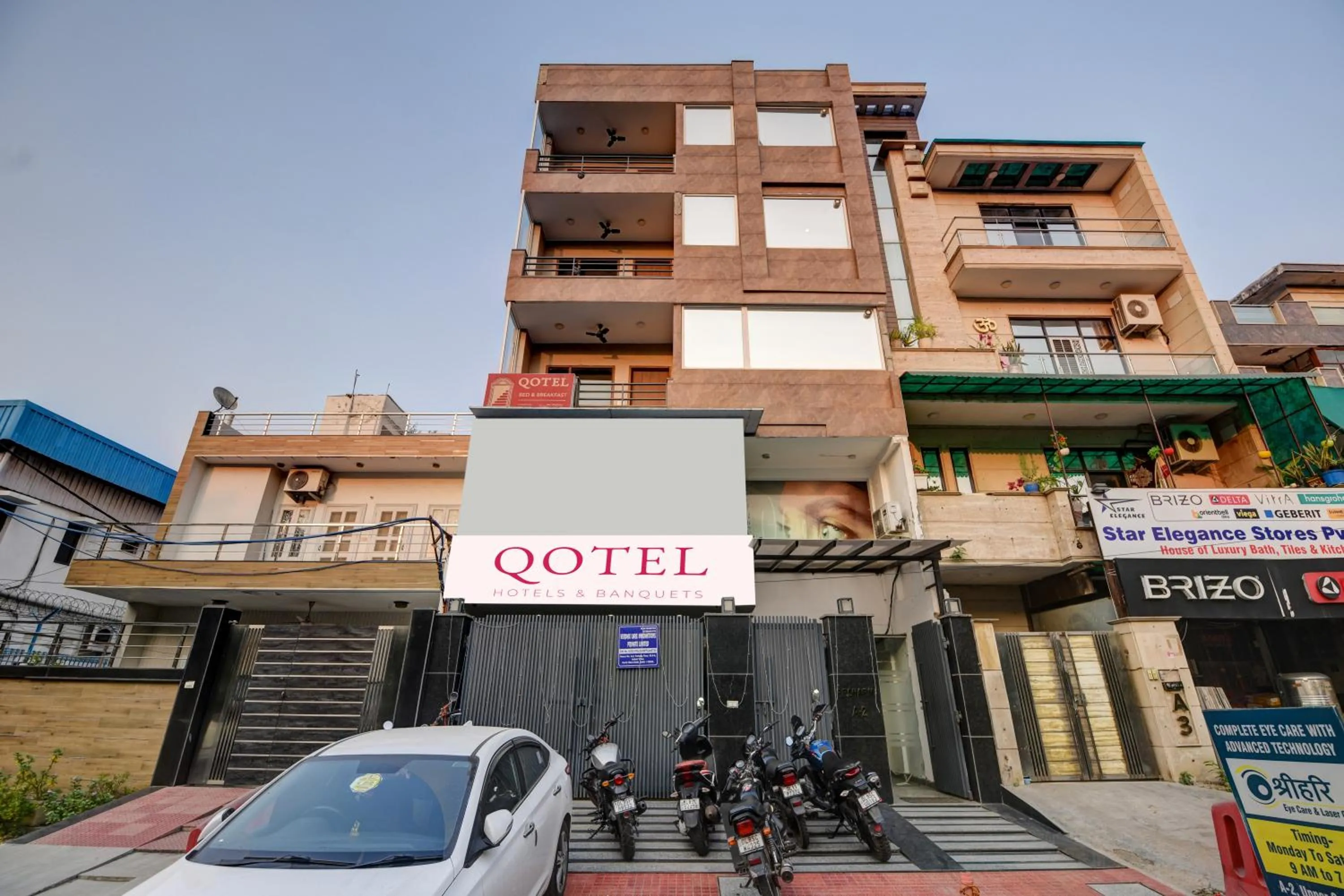 Property building in Qotel Comfort Ashok Vihar - Near Delhi University