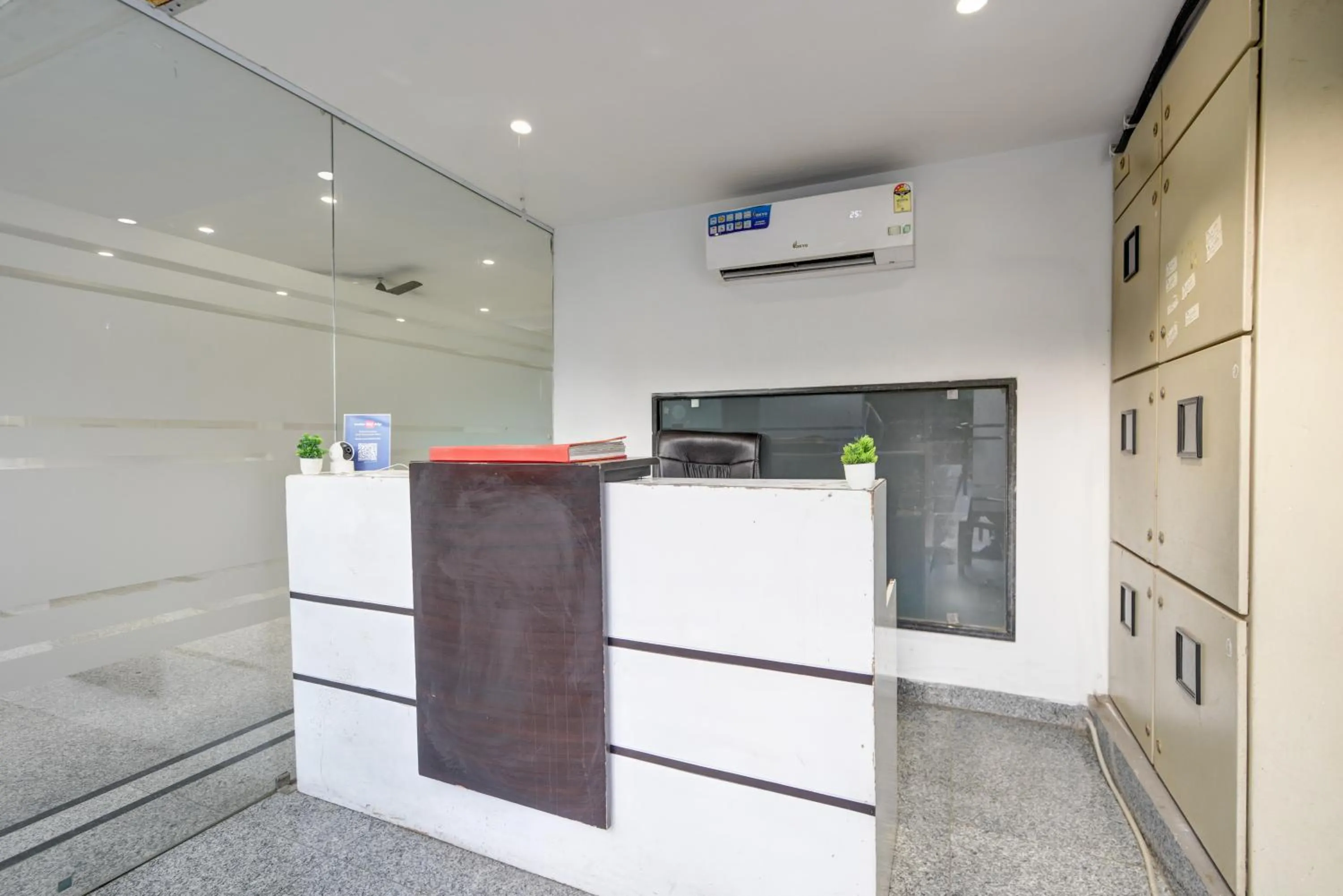 Lobby or reception in Qotel Comfort Ashok Vihar - Near Delhi University