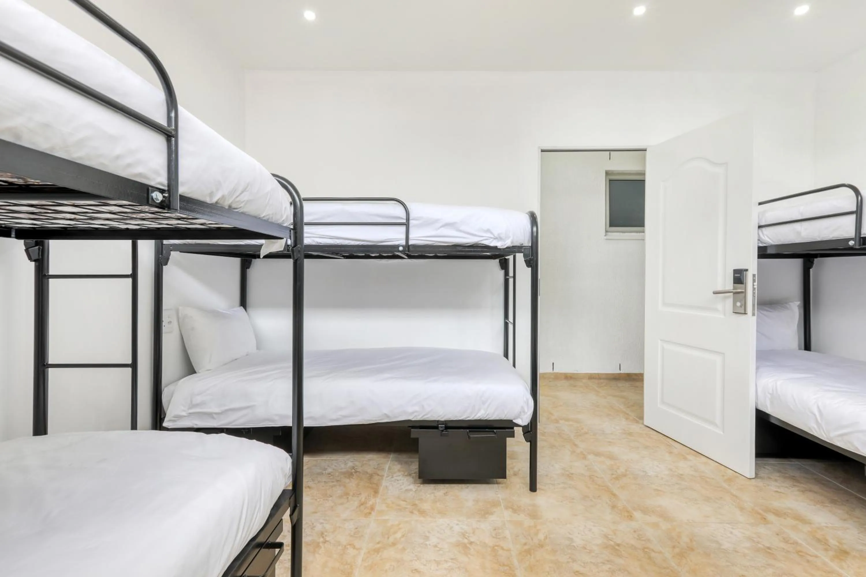 Bed in Inn & Out Express Sea Point