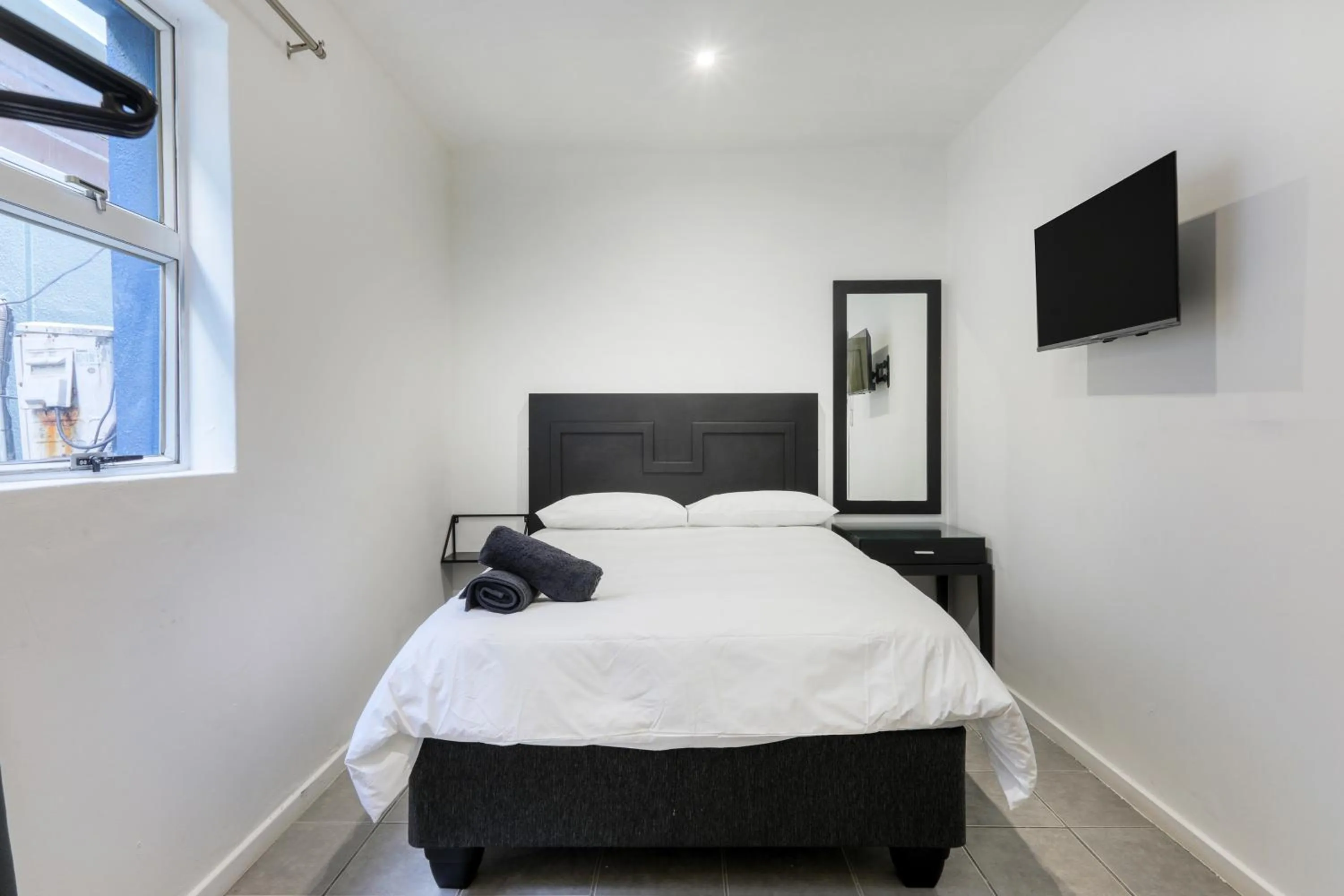 Bed in Inn & Out Express Sea Point