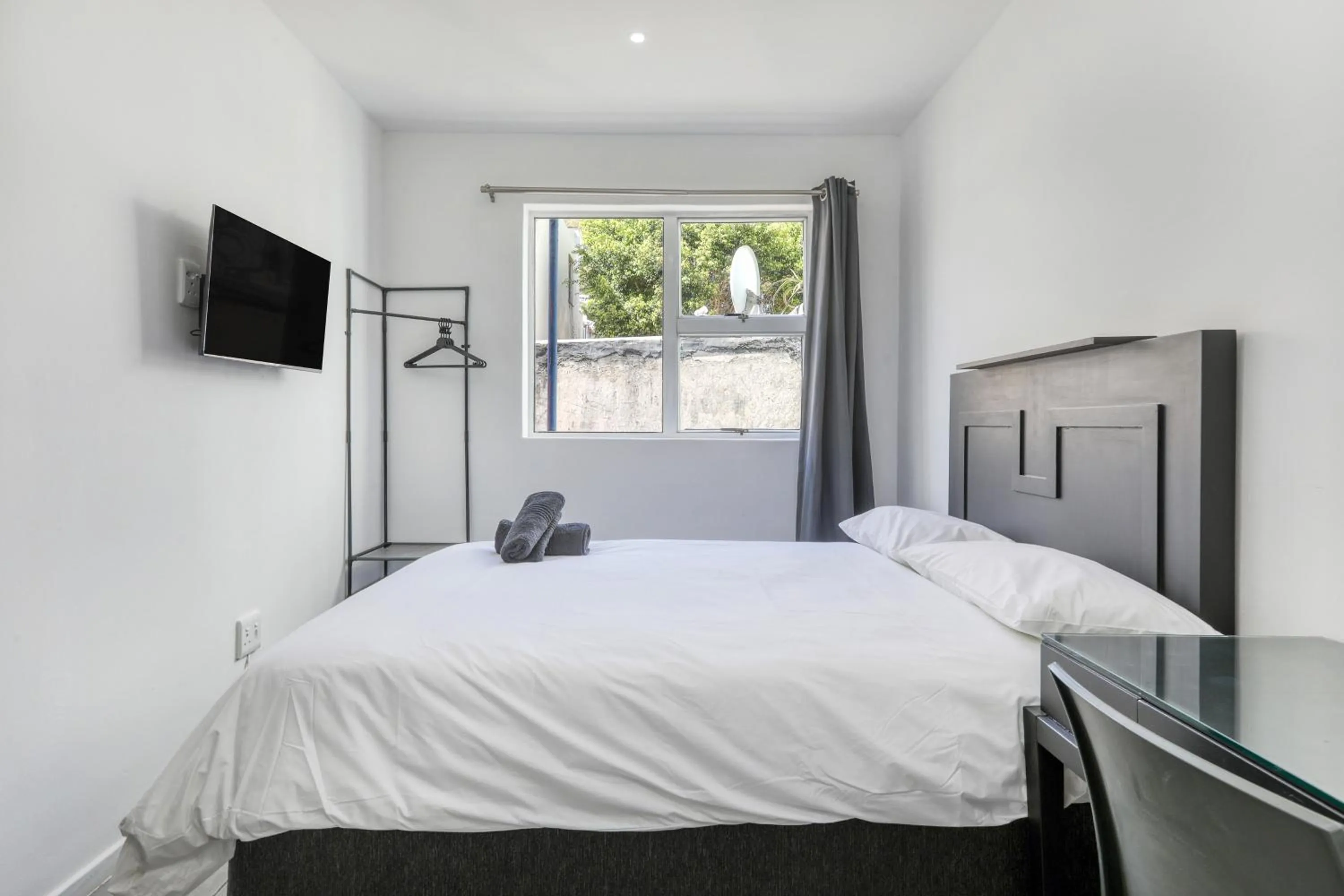 Bed in Inn & Out Express Sea Point