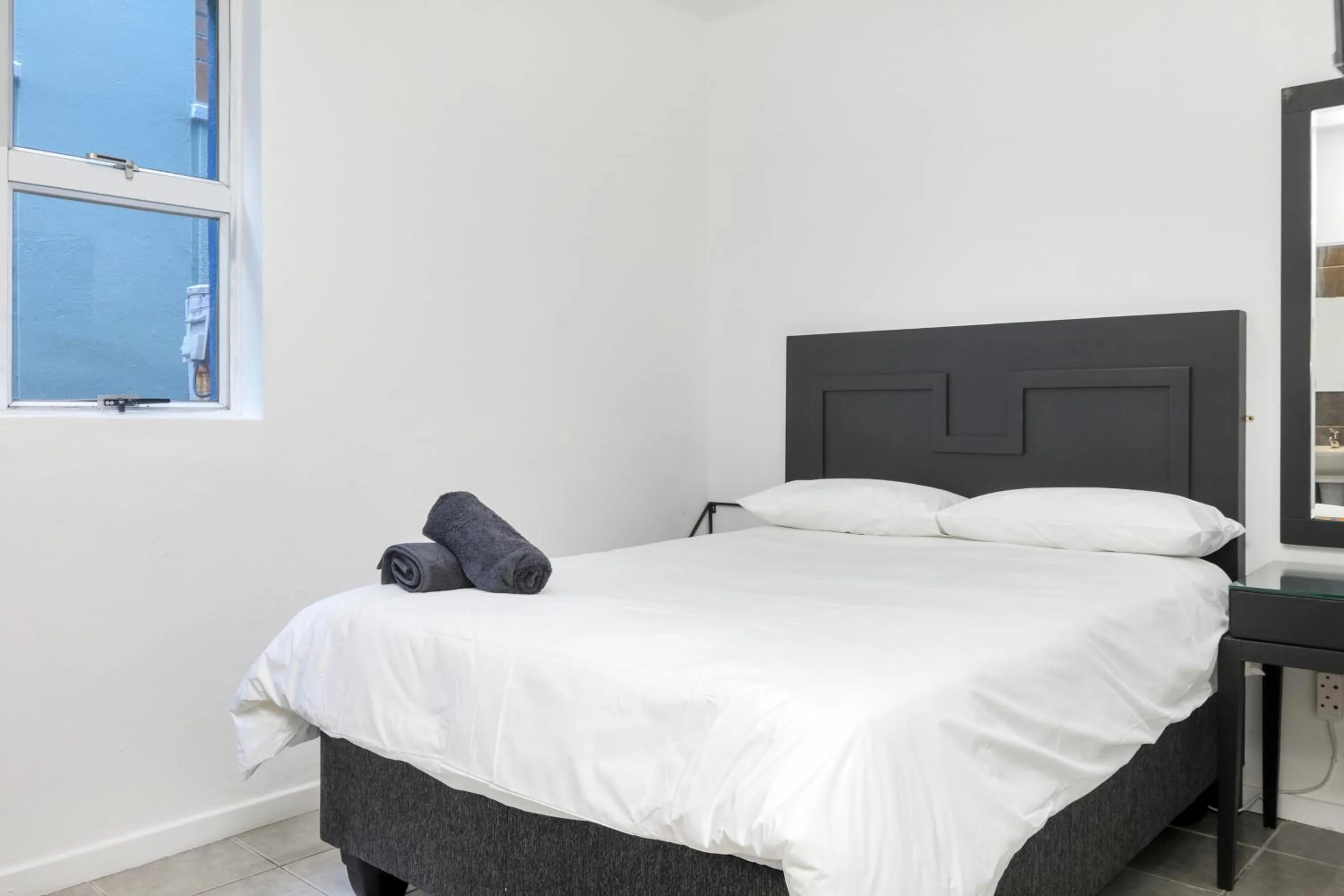 Bed in Inn & Out Express Sea Point